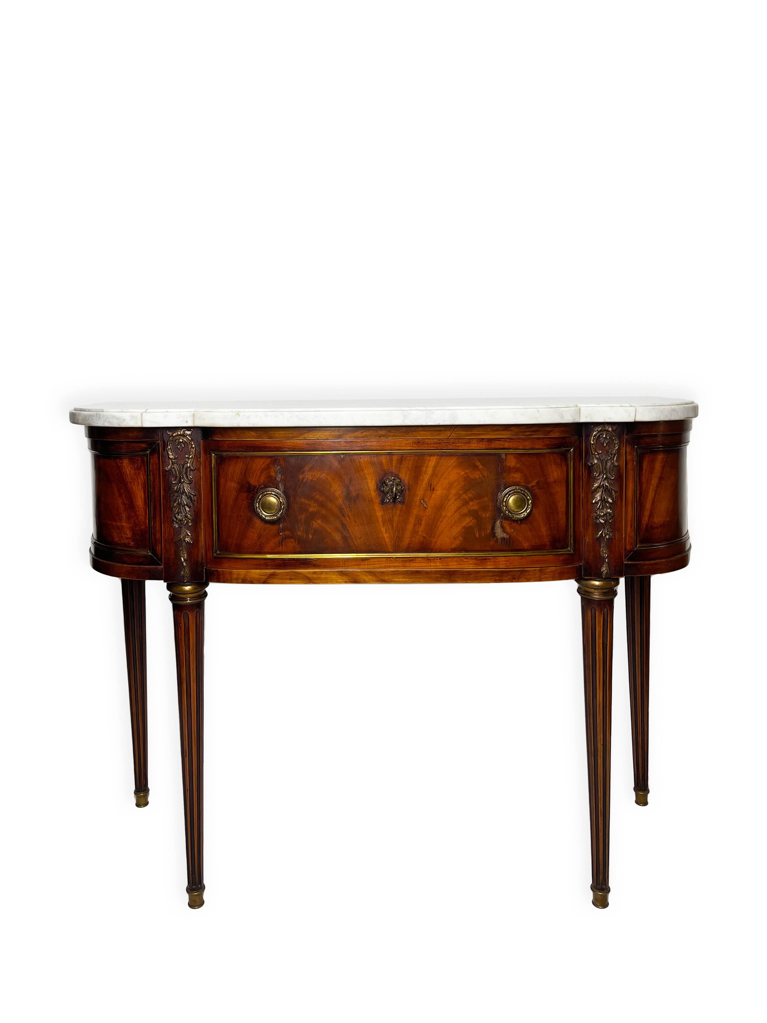 Console française Louis XVI en acajou à plumes, 19ème siècle
