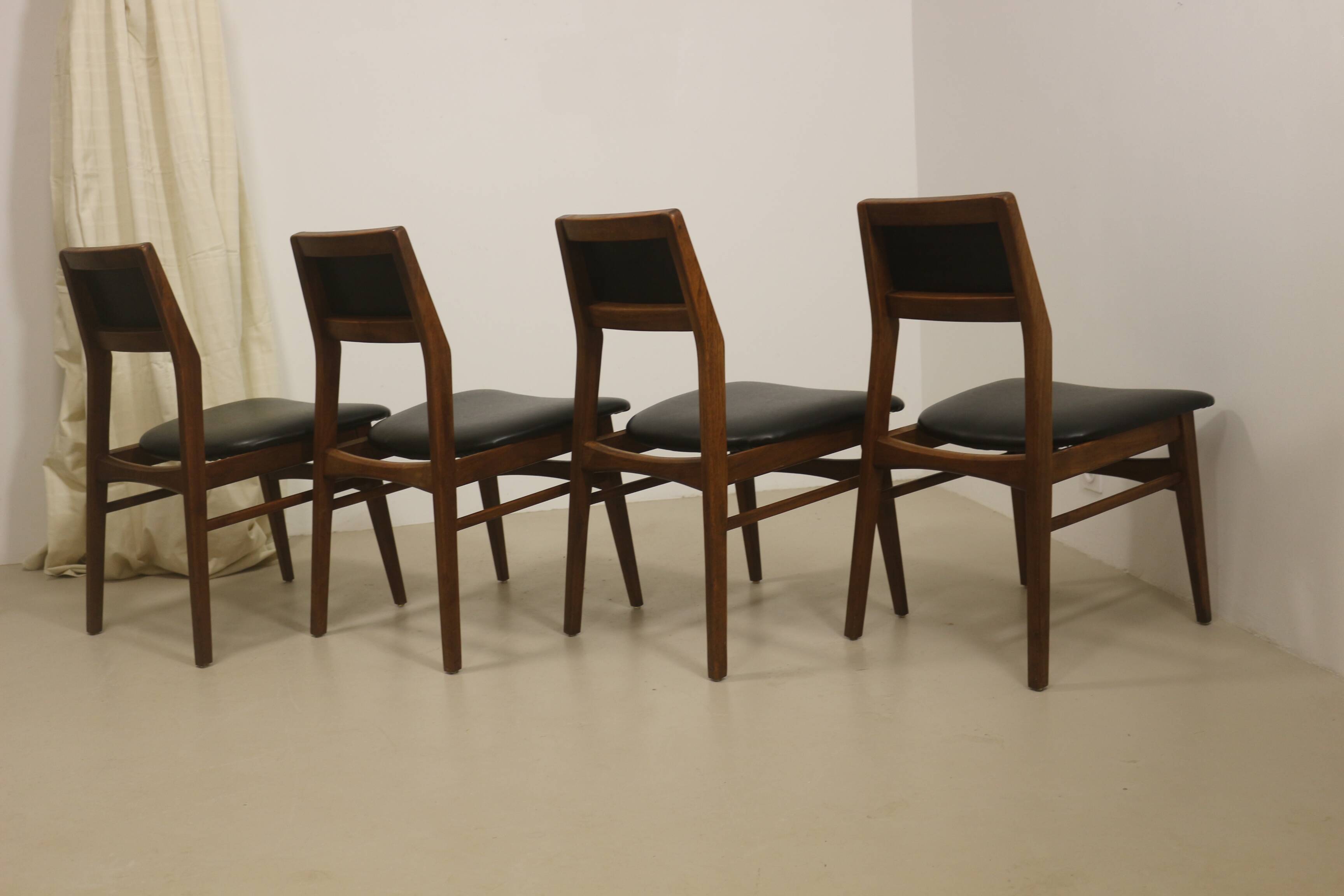 Set of 4 dining chairs Foster McDavid year 70.