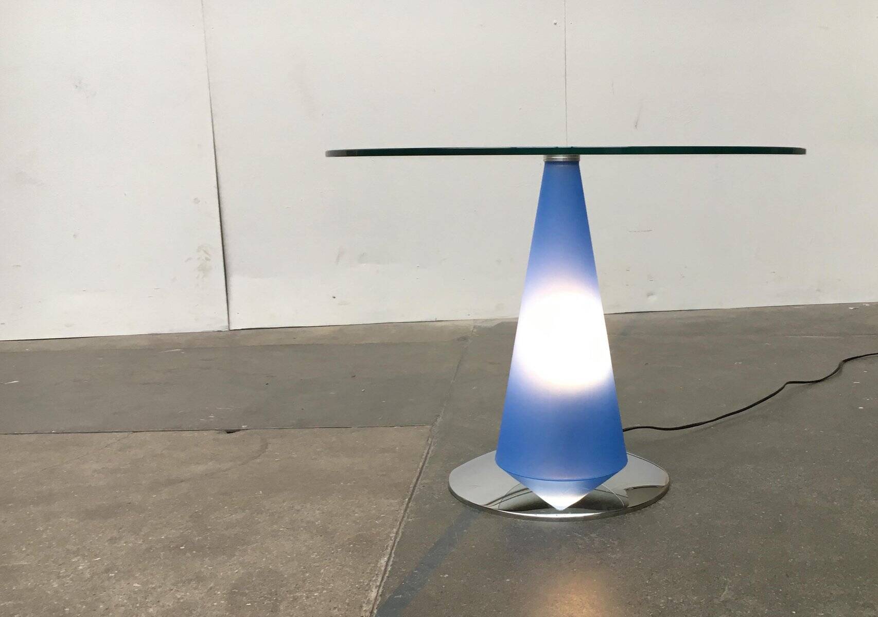 Birillo postmodern side table and floor lamp by Parisotto for Fontana Arte, 1980s