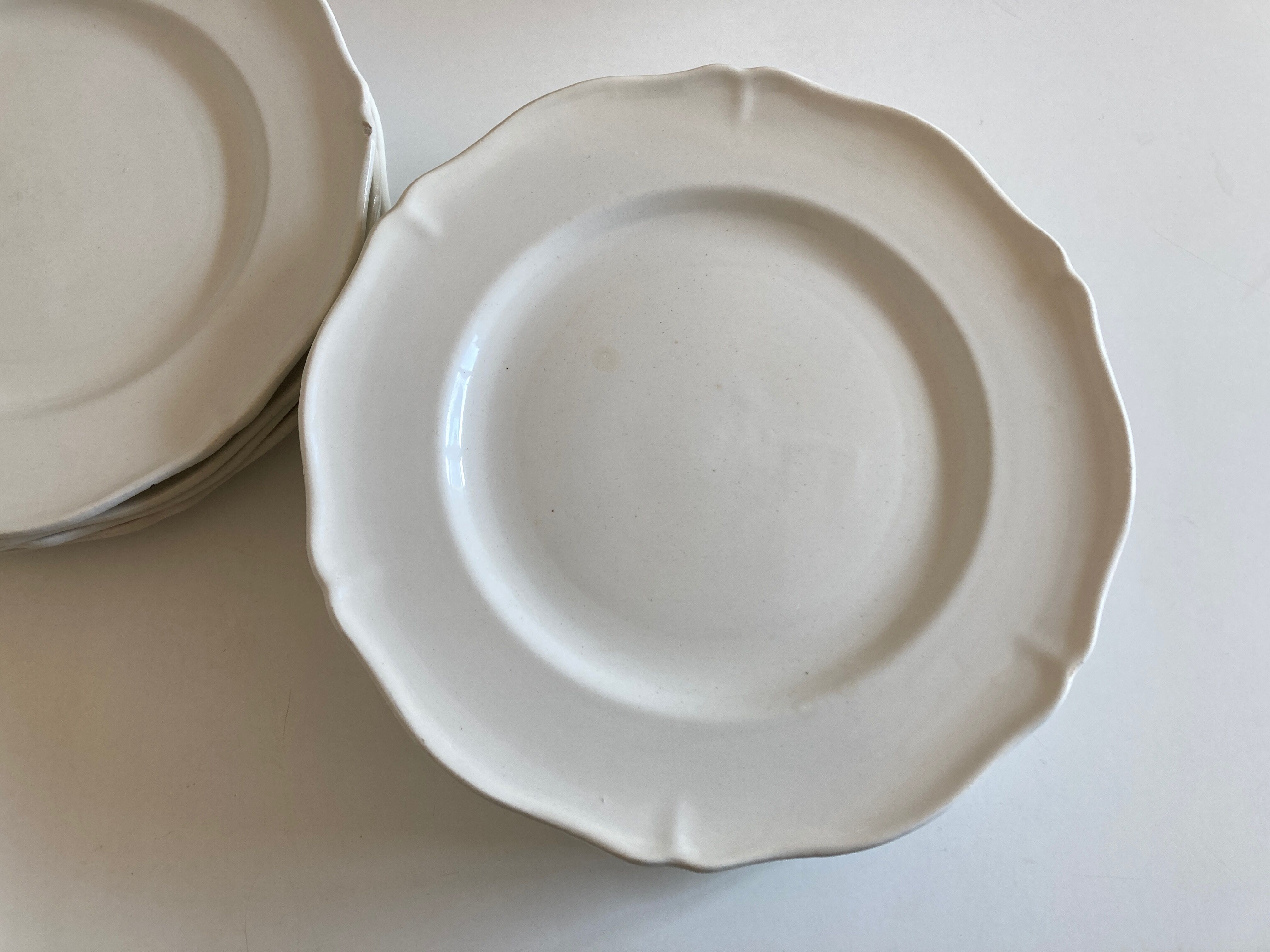 Set 10 plates with godrons in English iron earth 1950