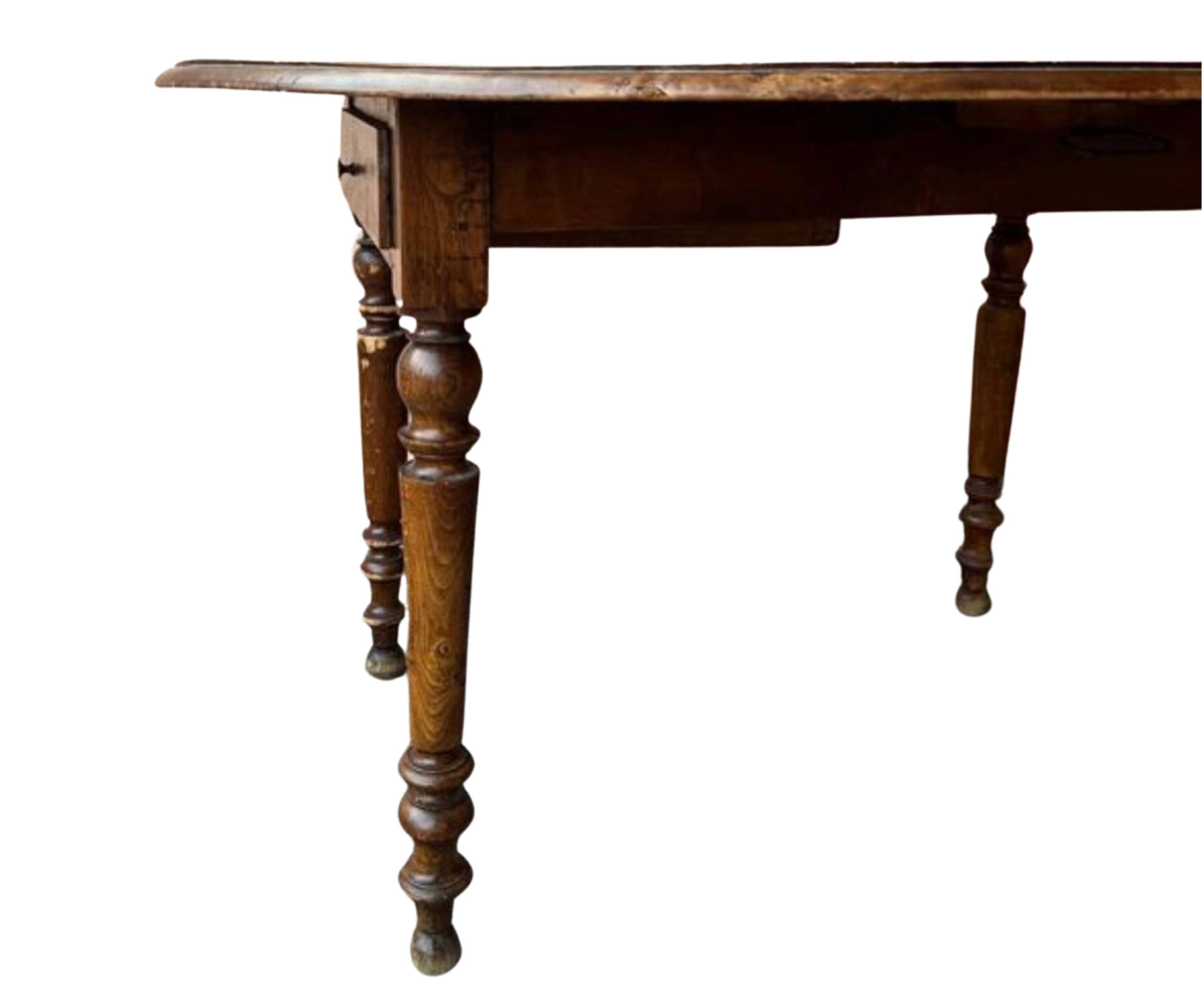 Round (foldable) table in solid wood (walnut)