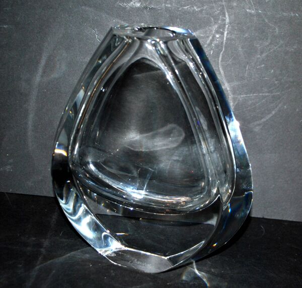 Vase design neptune en cristal de baccarat signé designer thomas bastide 1988