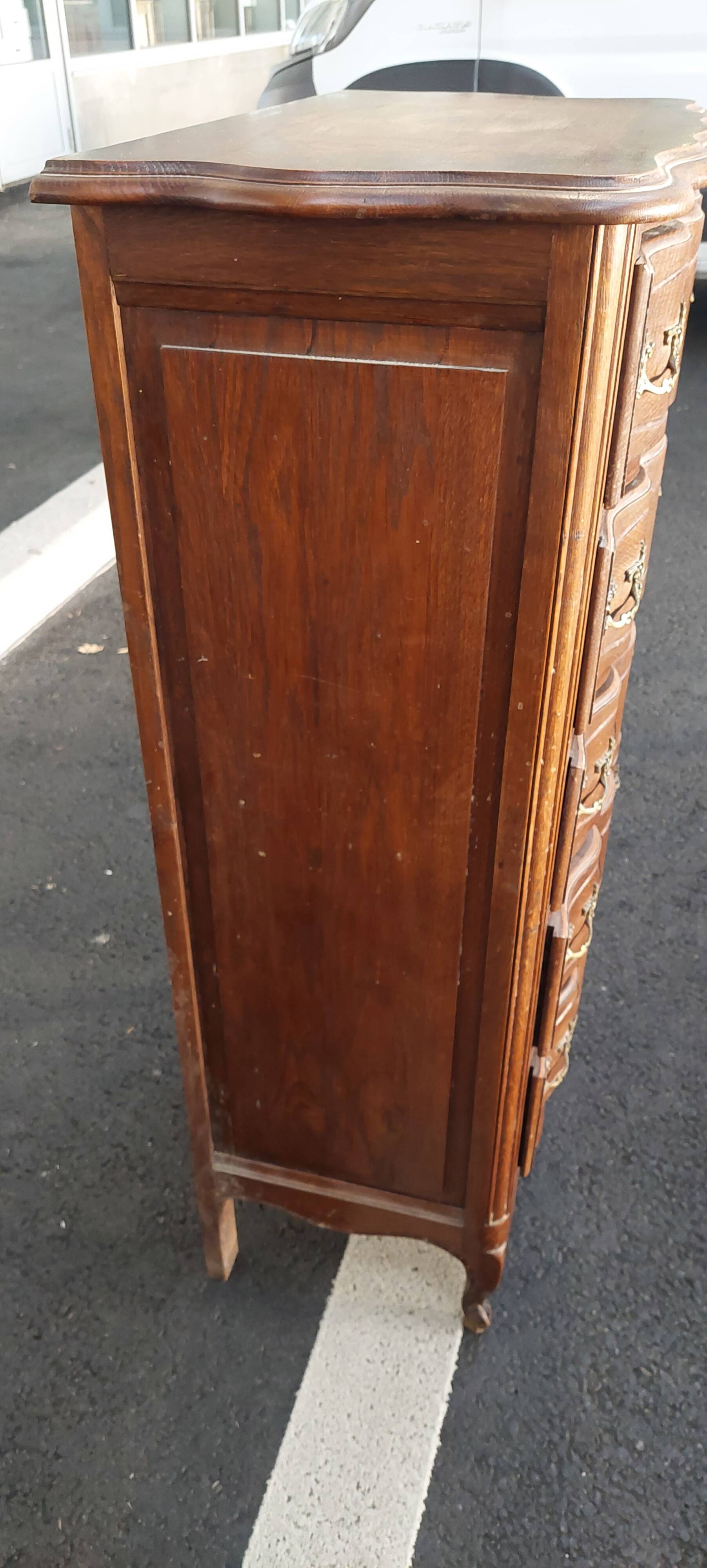 Small oak cabinet with 5 drawers