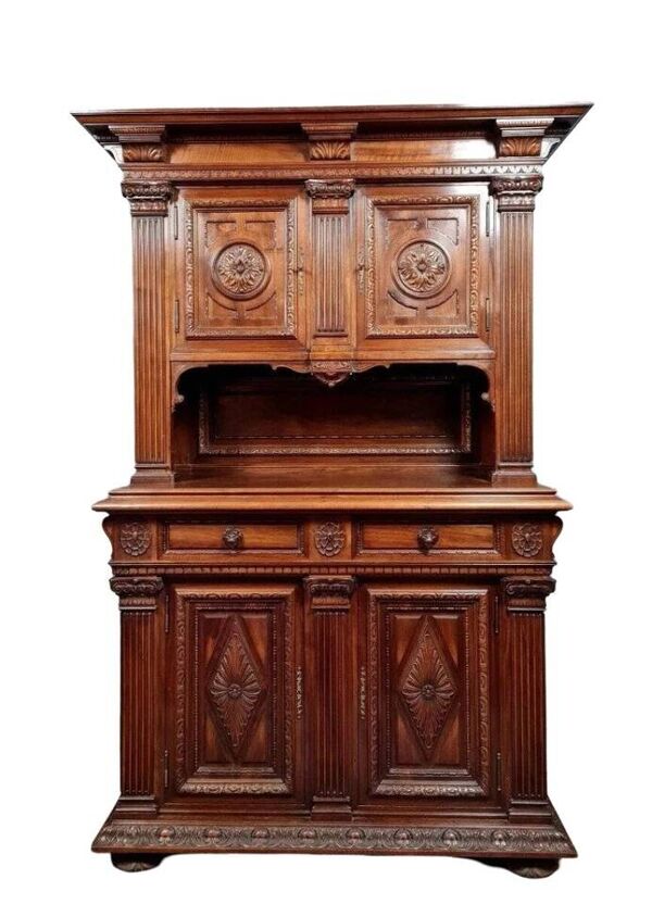 Buffet deux corps style renaissance en noyer massif vers 1850