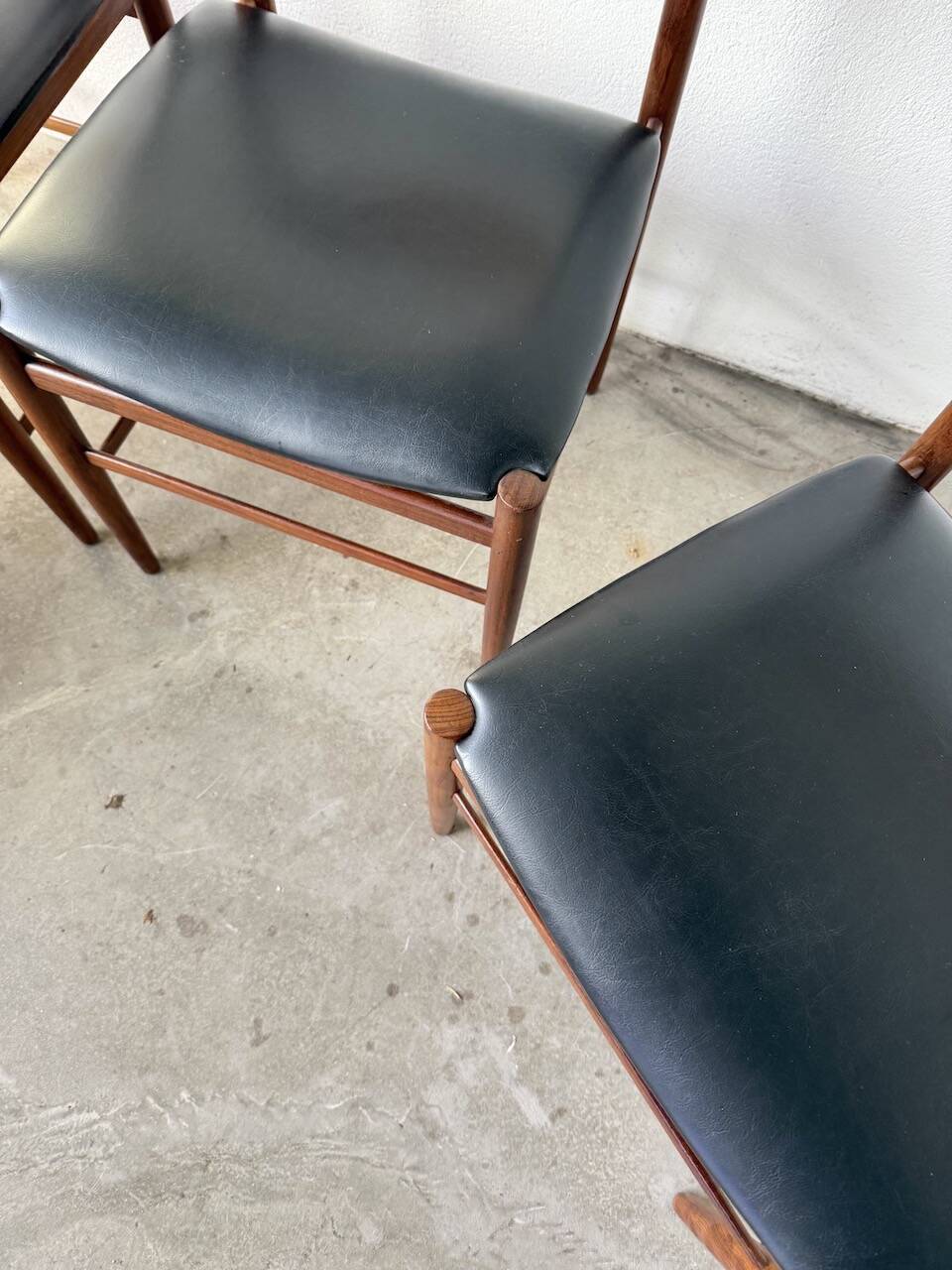 Set of 4 Italian chairs by Gianfranco Frattini.