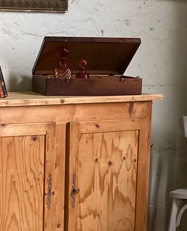 Fine wooden box 19 th