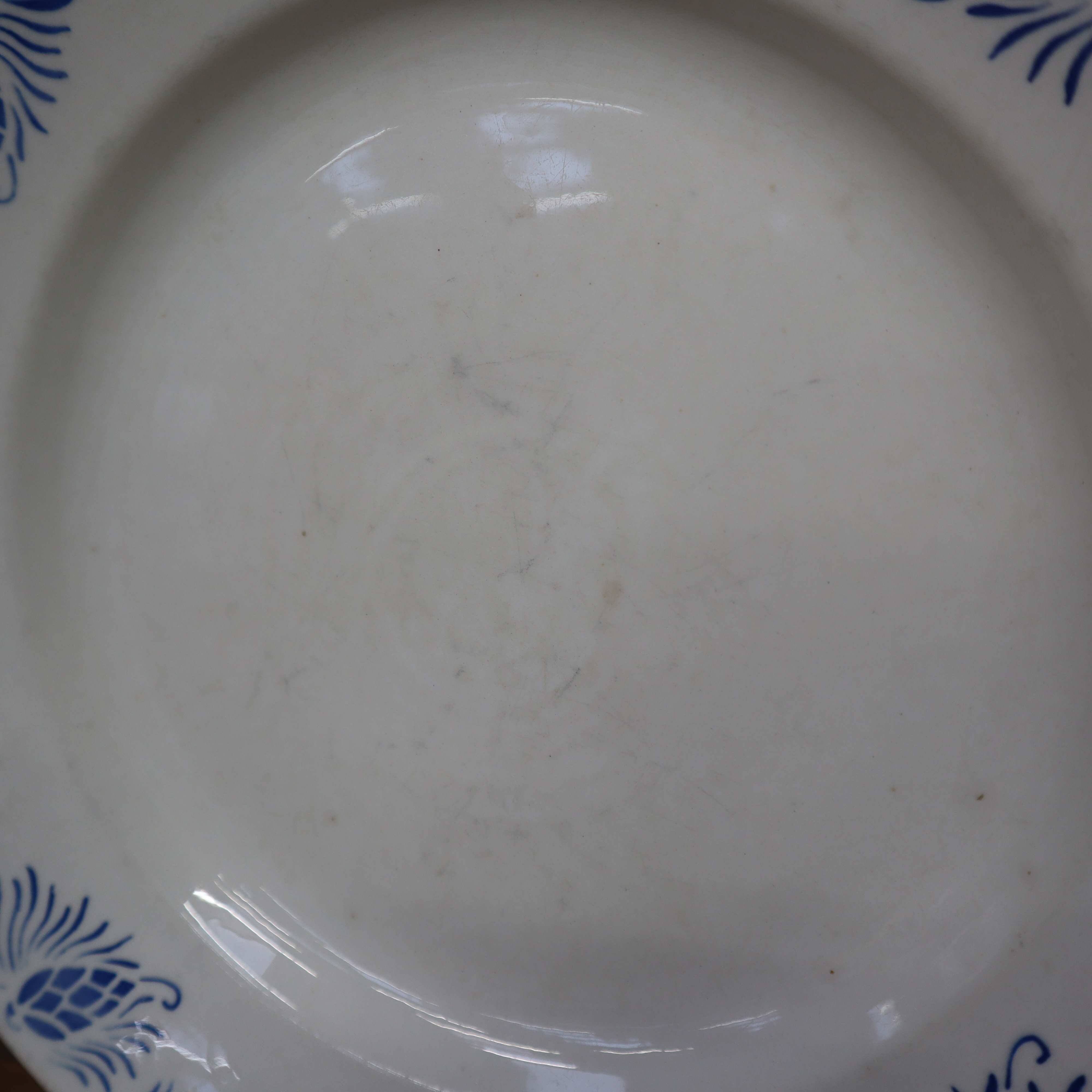 Badonviller round dish White/Midnight blue pine cone patterns