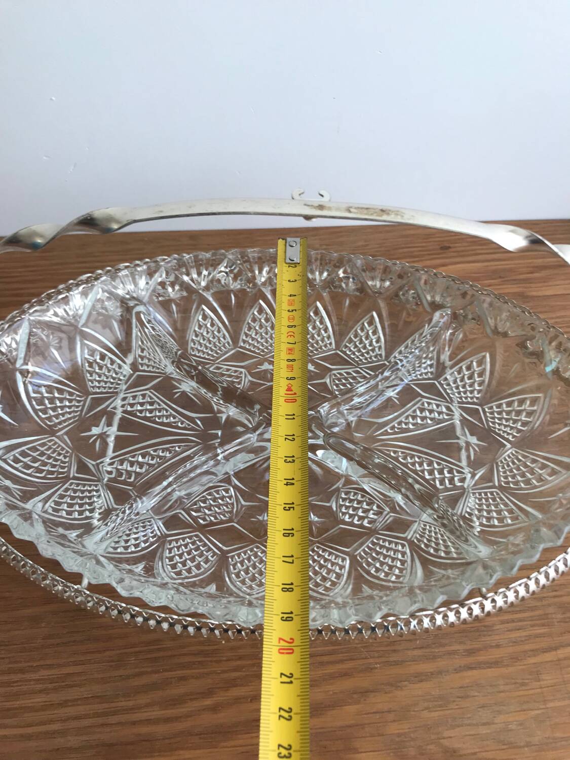 Plat apéritif ancien en verre moulé pressé 4 compartiments - ovale