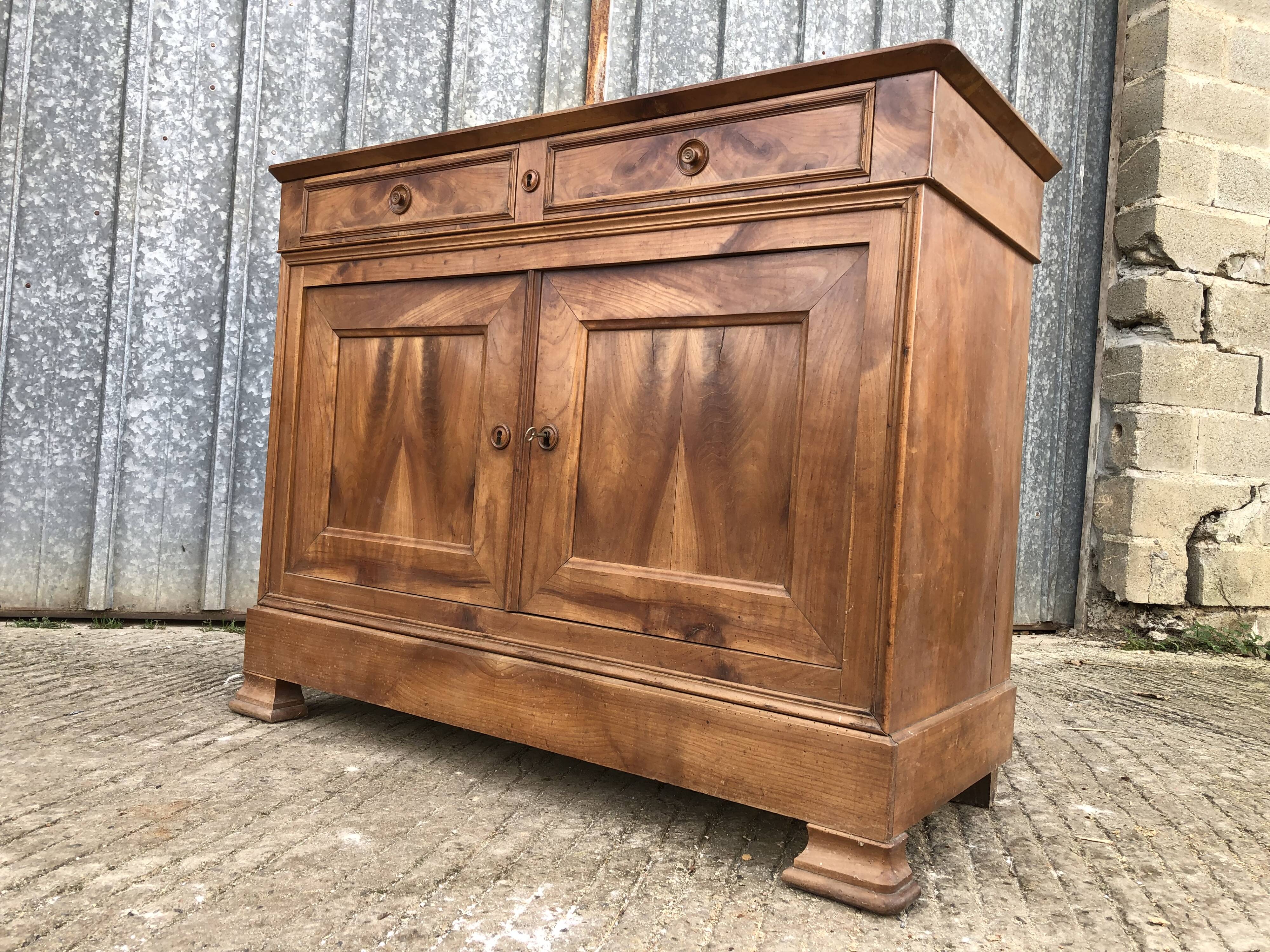 Antique low sideboard in solid cherry wood with 2 doors and 3 drawers
