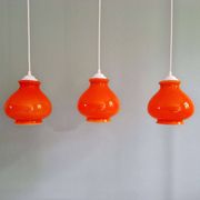 Trio de suspensions vintage en opaline orange, 1960-70