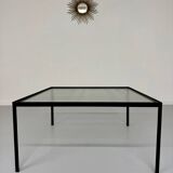 Ancienne table basse en métal et verre quadrillé design des années 50