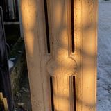 Antique radiator on feet with seven floral cast iron blades, 20th century