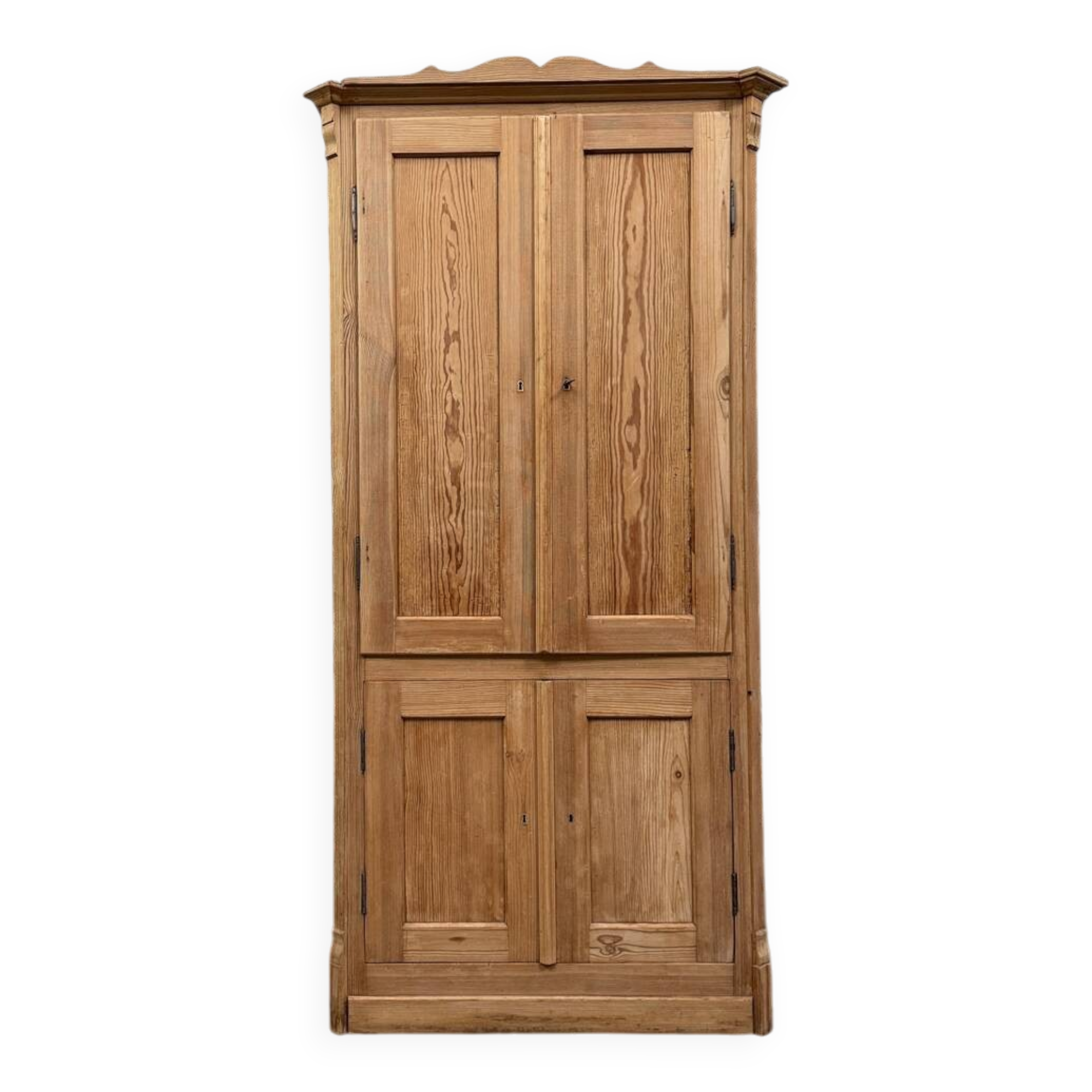 English four-door wardrobe (renovated)