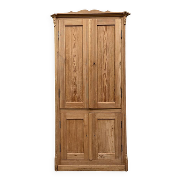 English four-door wardrobe (renovated)