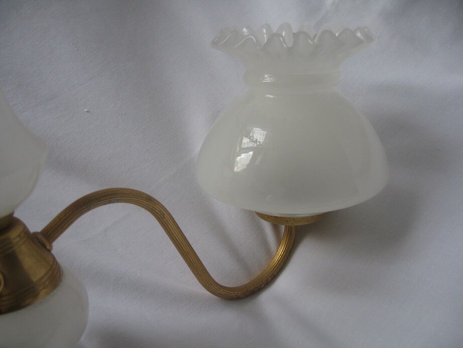 Opaline suspension