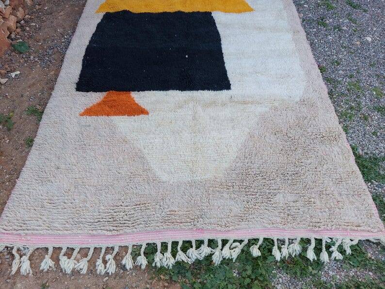 Traditional hand-woven Beni Ouraine rug, size 210 x 305 cm