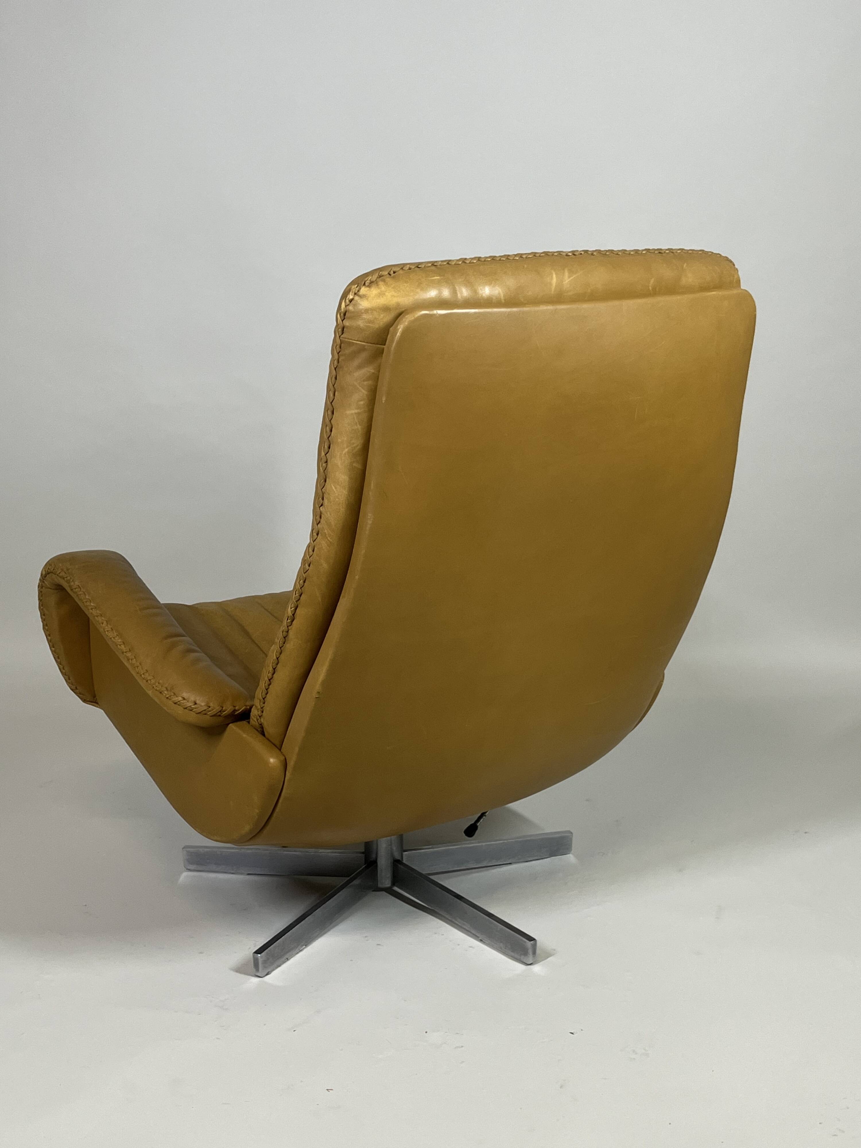 De Sede S231 Swivel Leather Armchair, 1960s