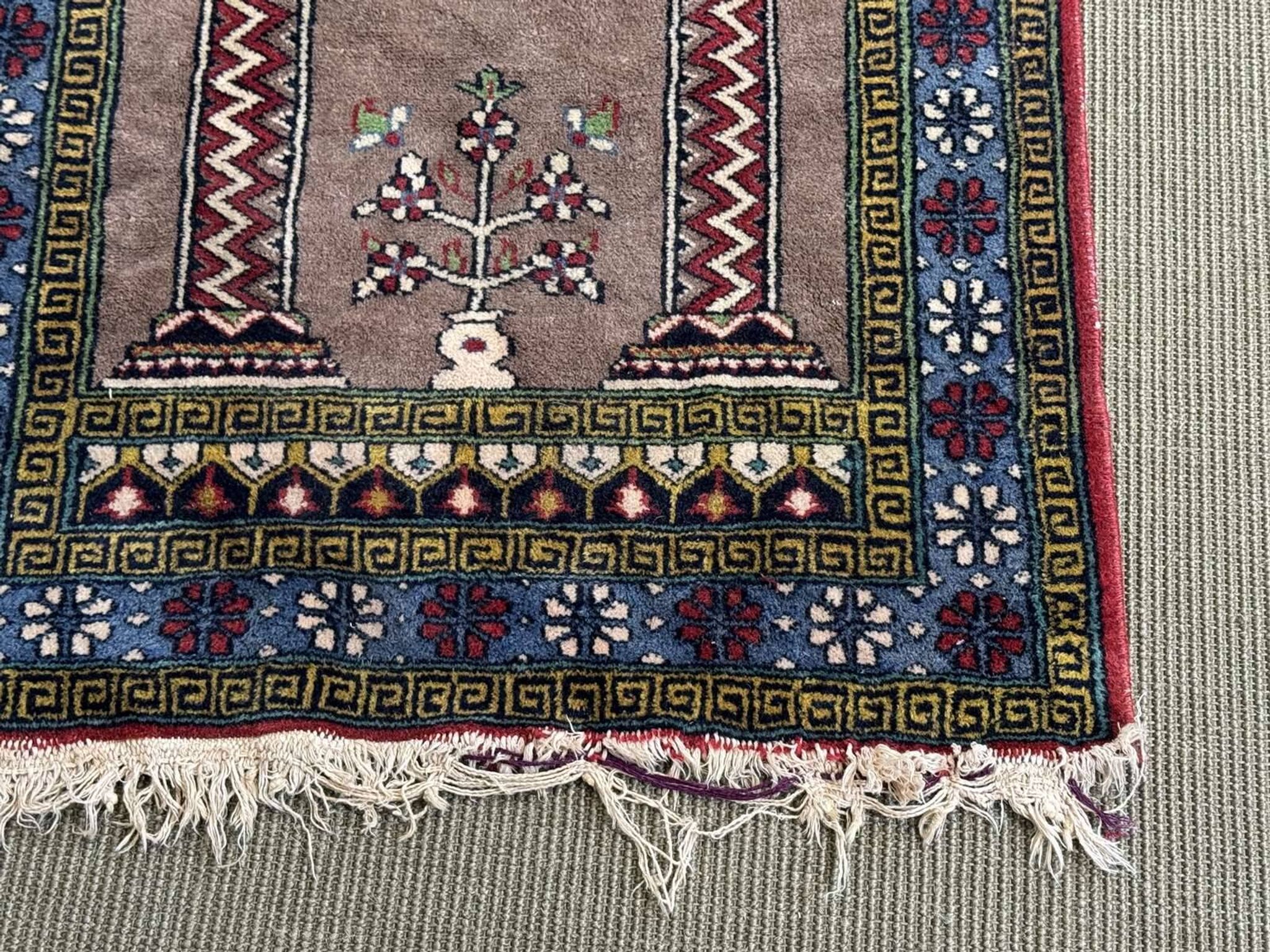 Handmade wool Iranian carpet - 1.26m x 0.75m