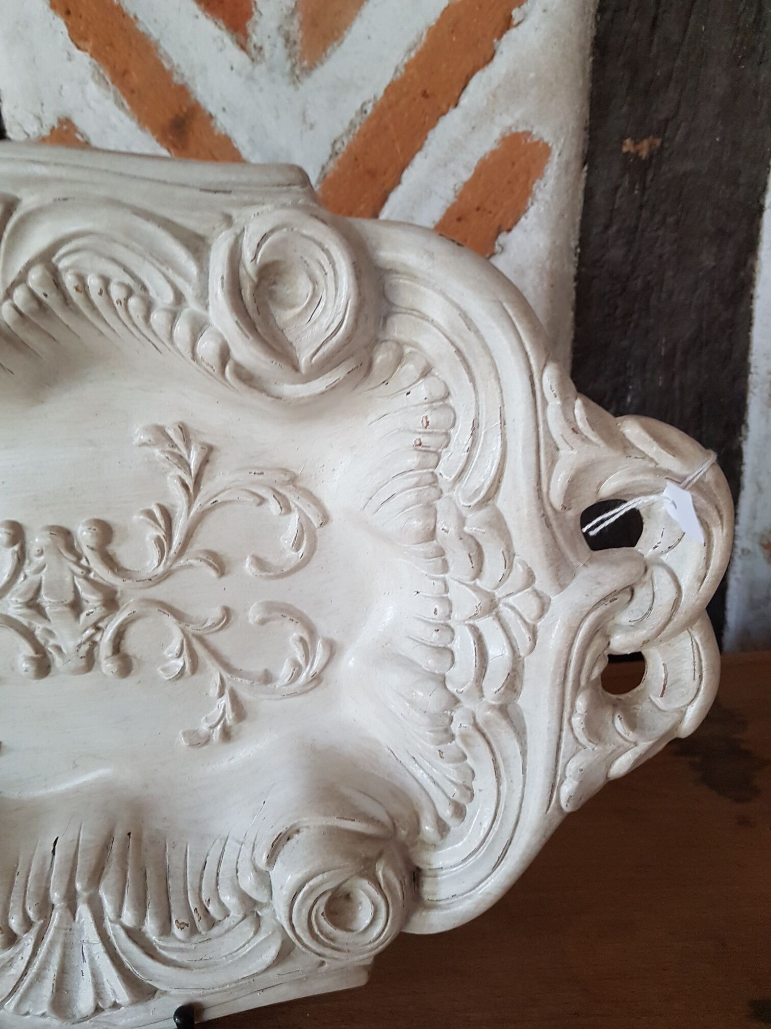 Dish patinated off-white