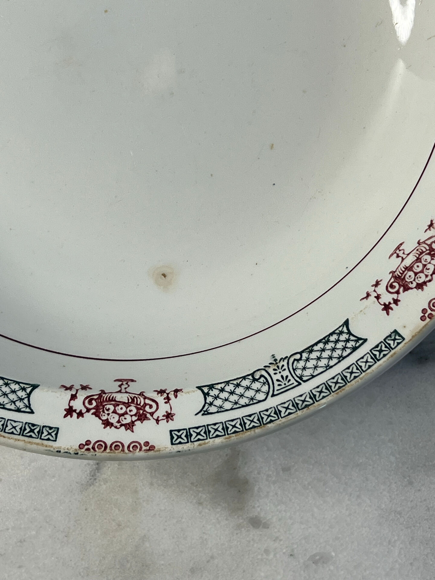 Plat de présentation en faïence Saint-Amand 26,5cm