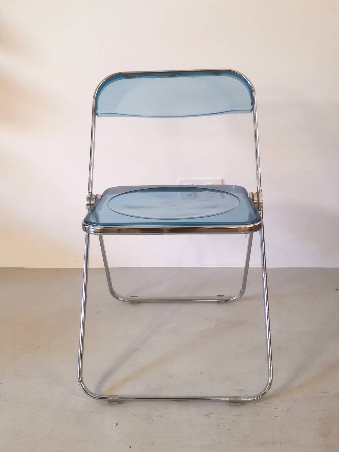 Plia chair, design Giancarlo Piretti, Anonima Castelli