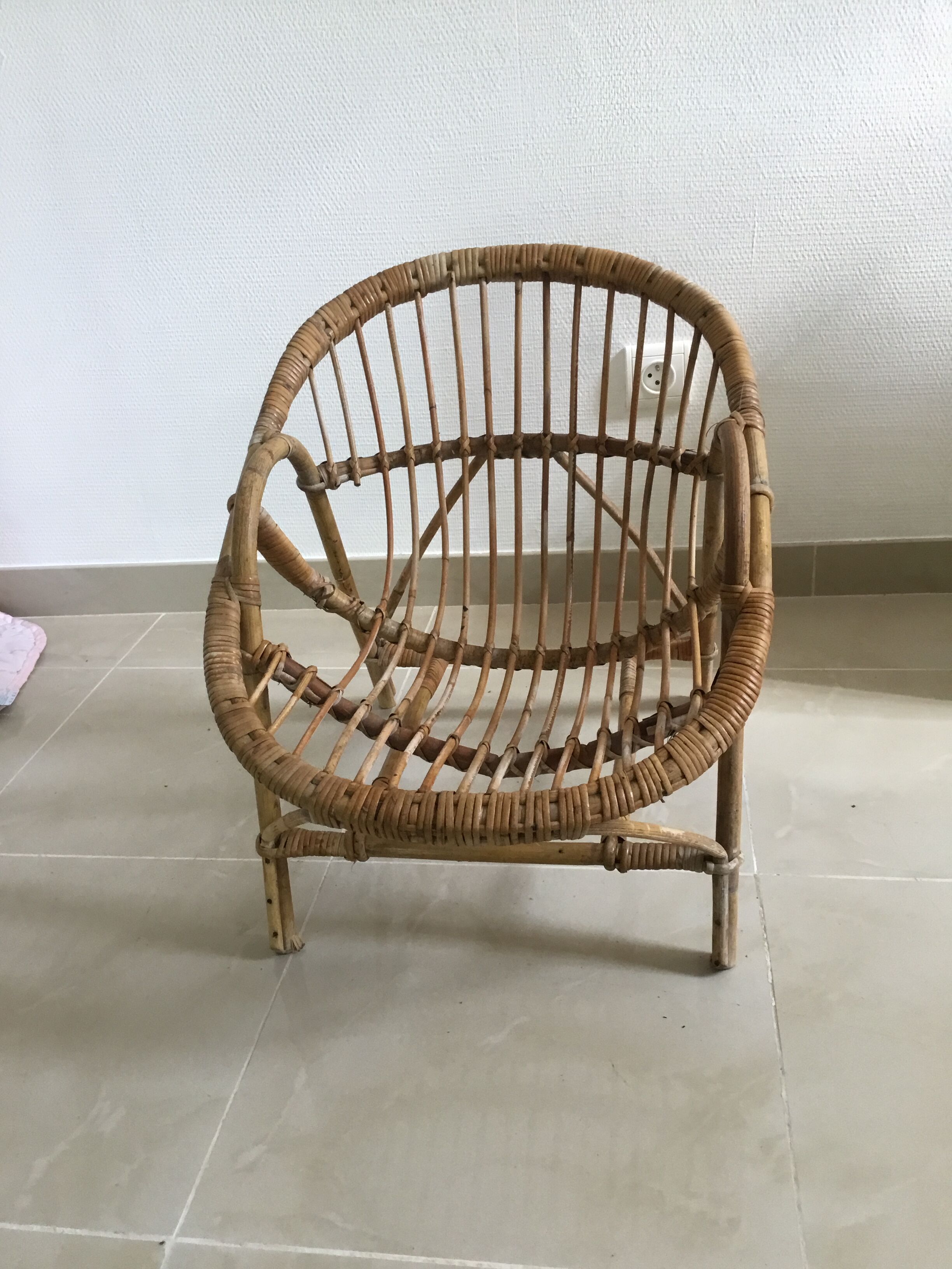 Fauteuil pour enfant en rotin