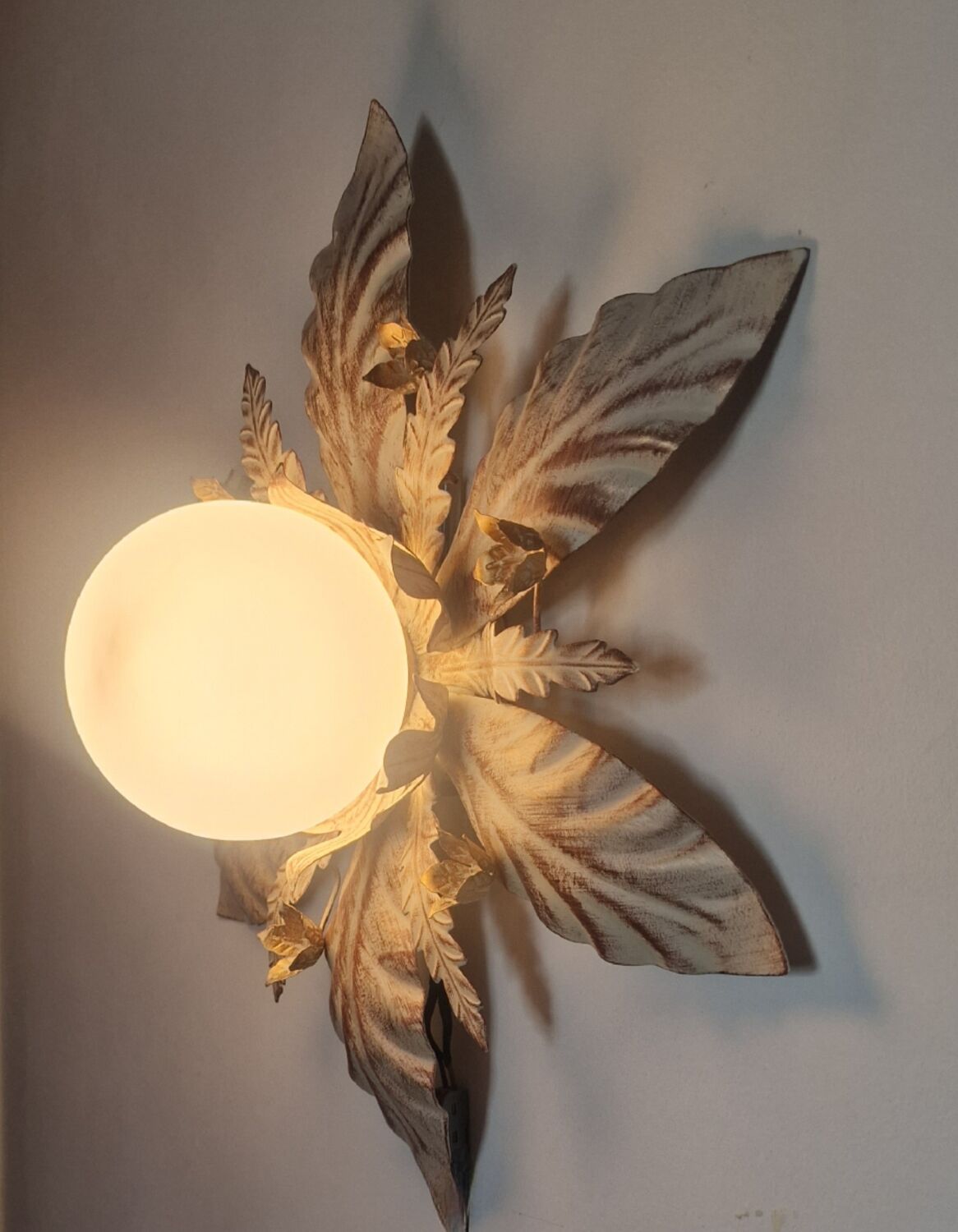 Wall lamp or floral ceiling lamp in white globe