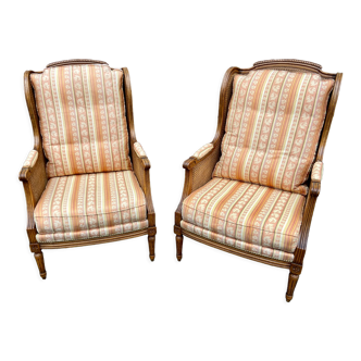 Paire de Fauteuil Bergères style Louis XVI à oreilles en bois et cannage  1970s