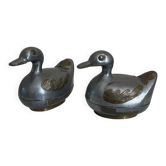 Paire de boîtes décoratives vintage en métal argenté, forme canards, a