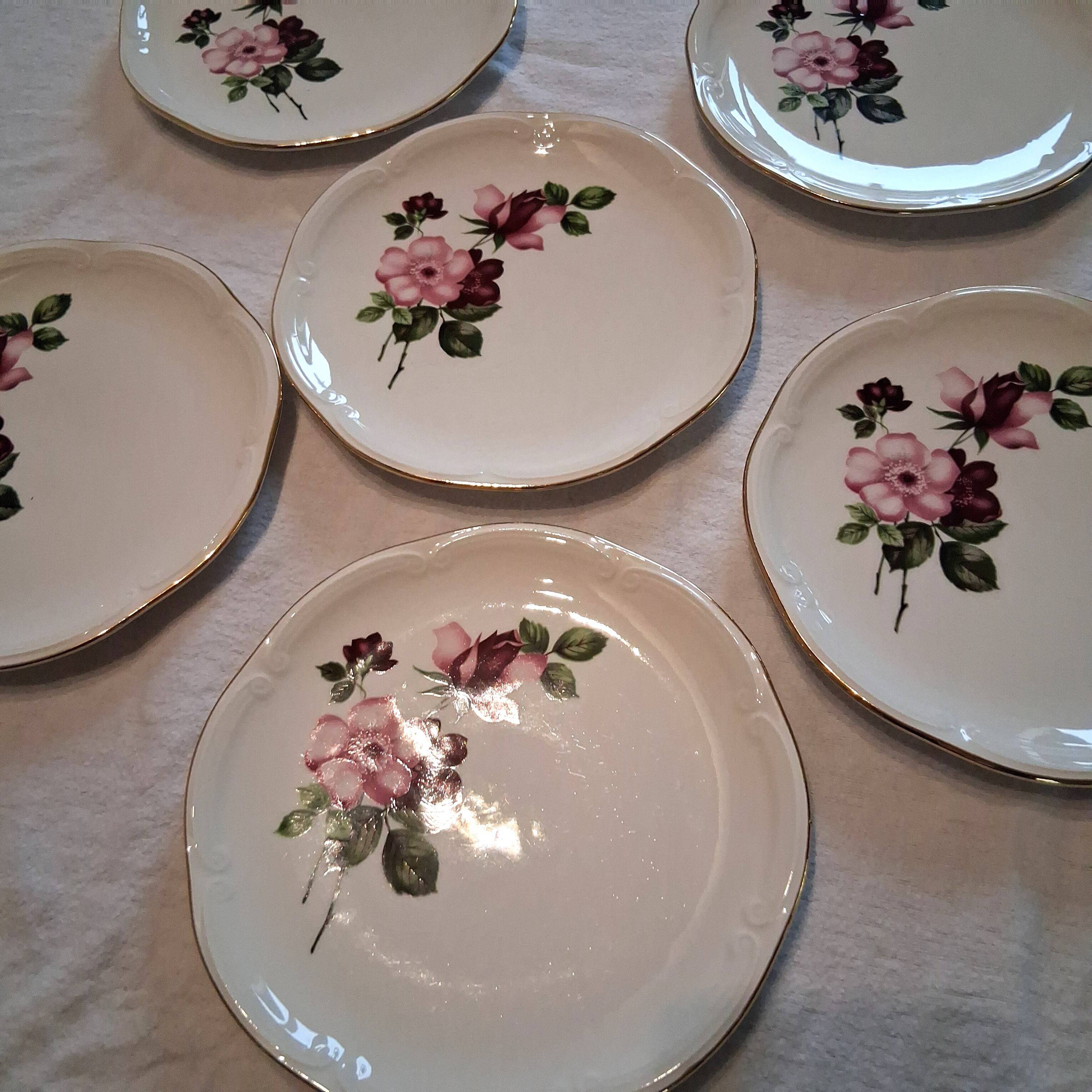 6 dessert plates from Gien model "Chinon" in very good condition.