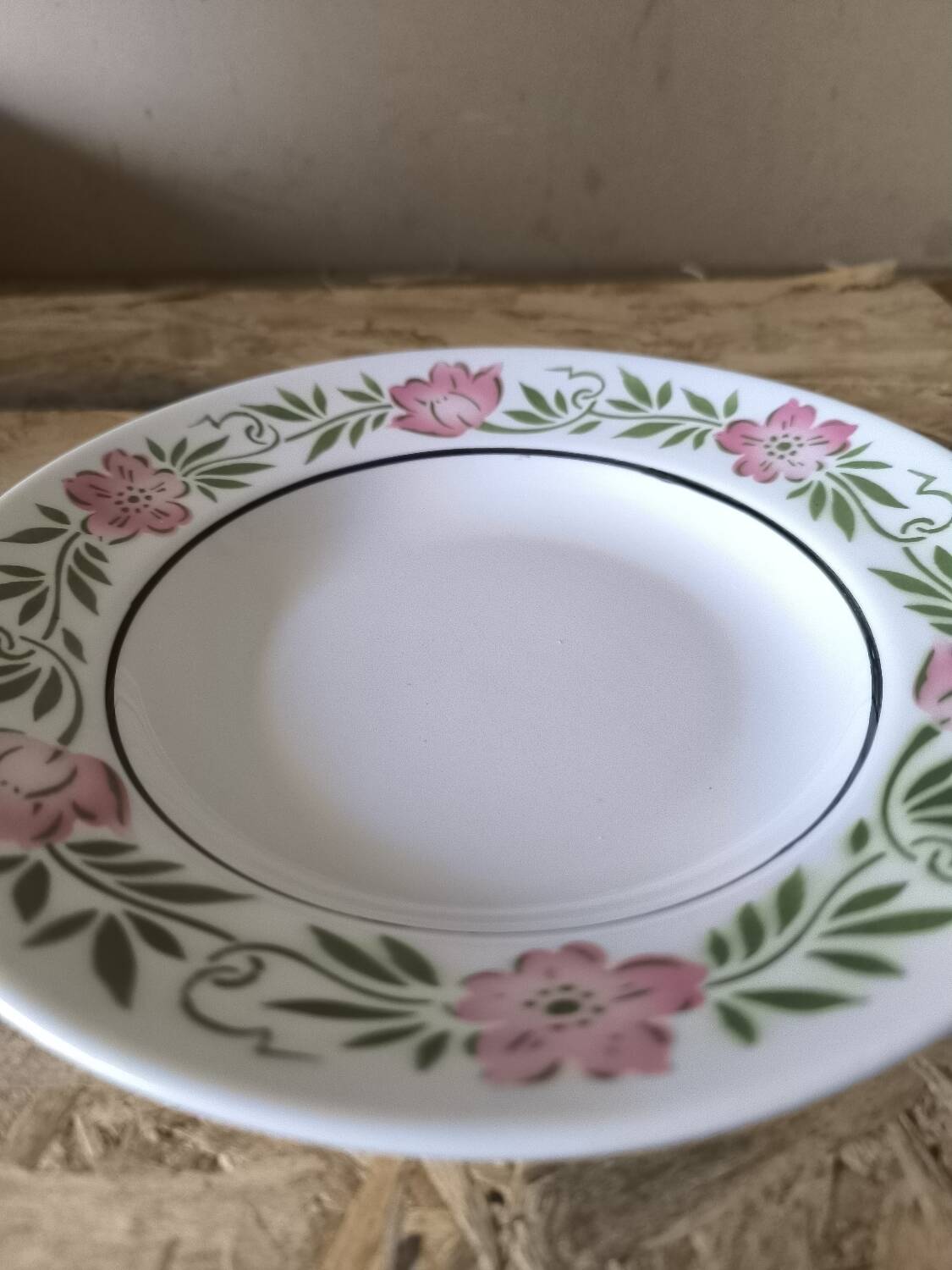 Set of 8 vintage earthenware plates