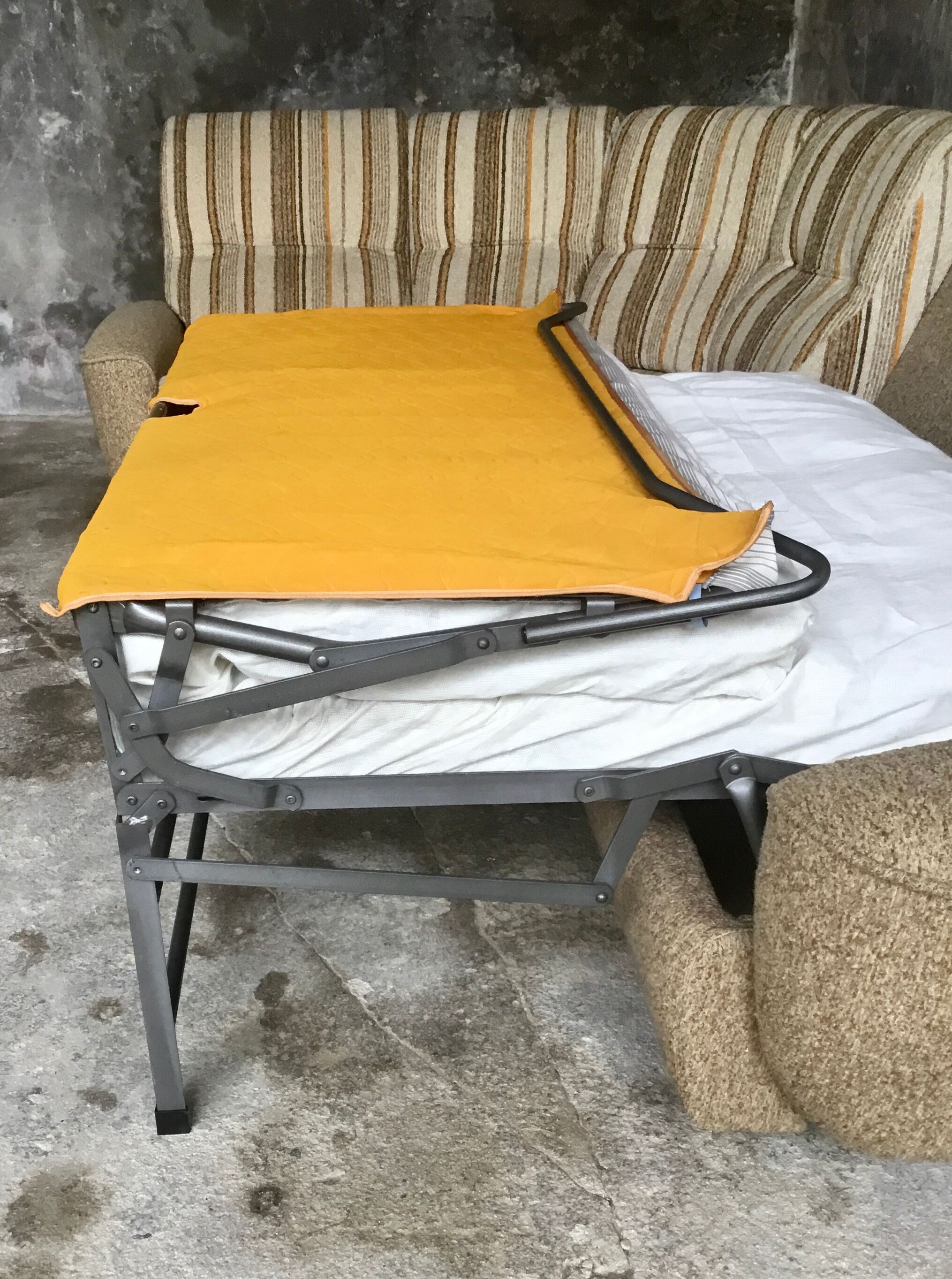 Corner sofa convertible in antique wool brand GMC seats - design 1970