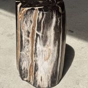 Black petrified wood side table with white and beige stripes H40 D23 - 3
