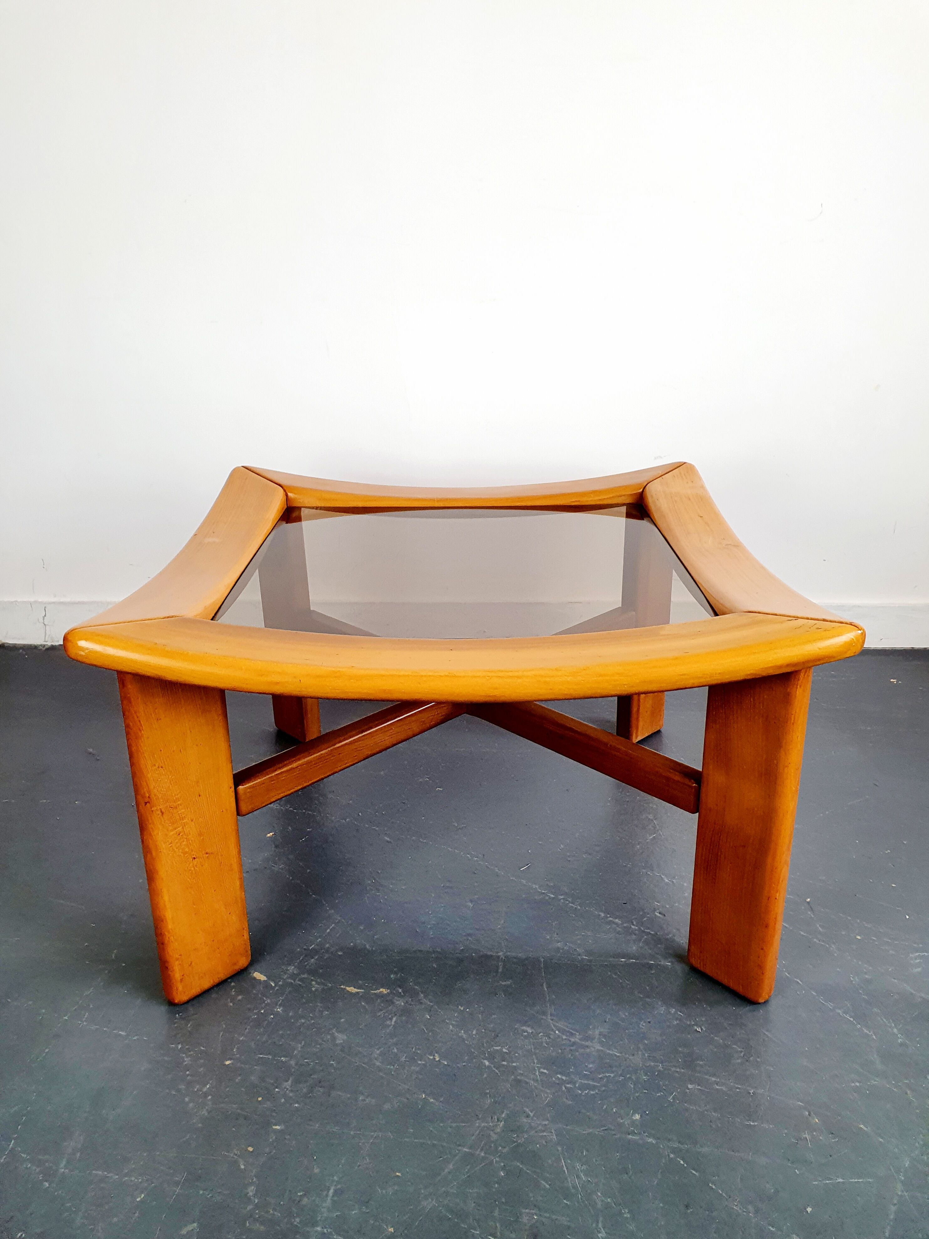 Square coffee table in wood and smoked glass