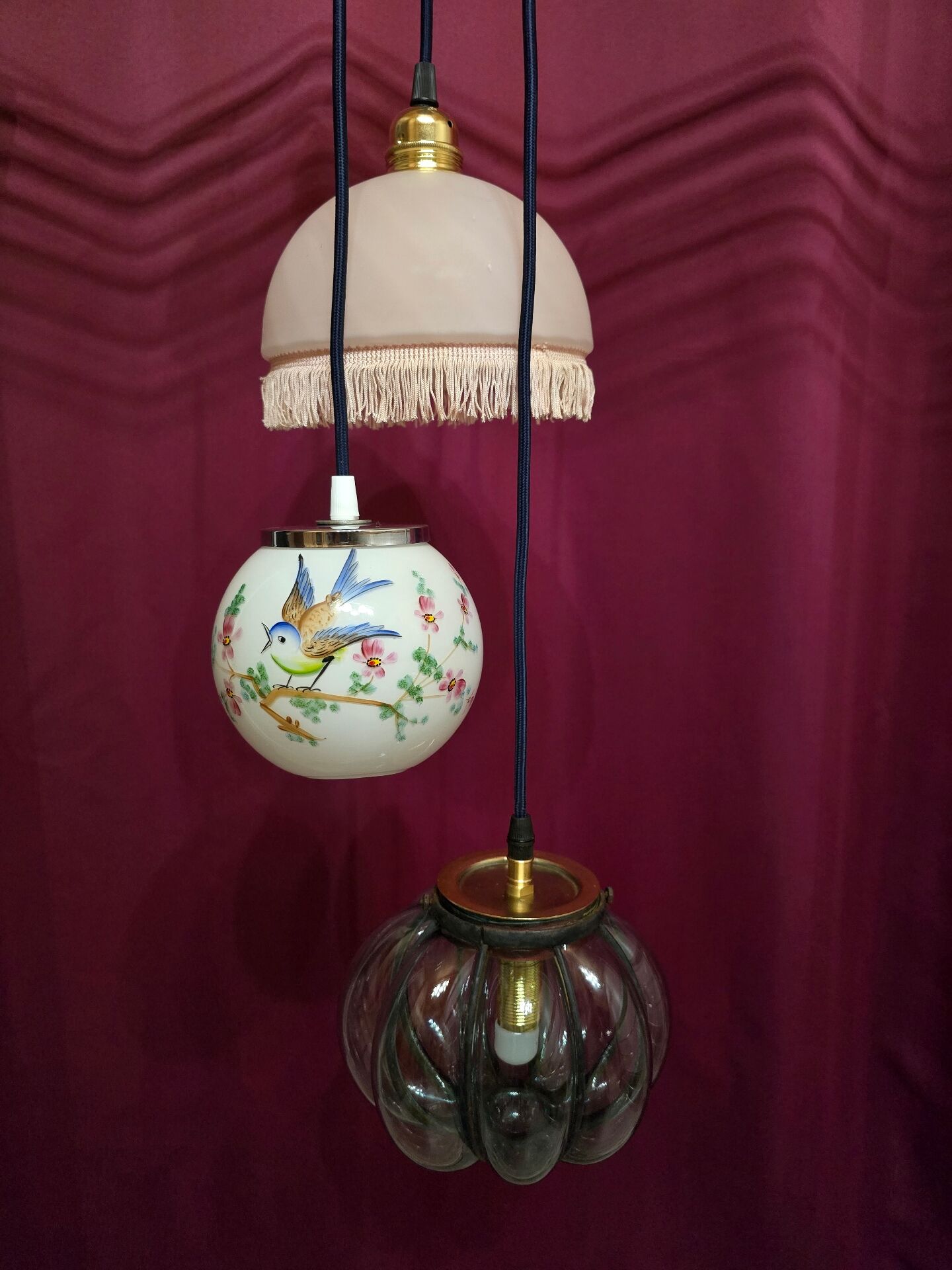 Suspension cascade triple globes anciens verre et opaline