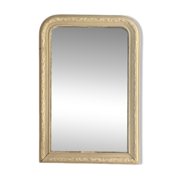 Miroir ancien Louis-Philippe à perles et coquilles, patine blanche rom