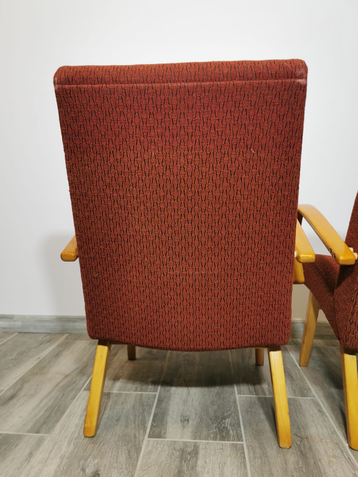 Paire de fauteuils by Jaroslav Smidek