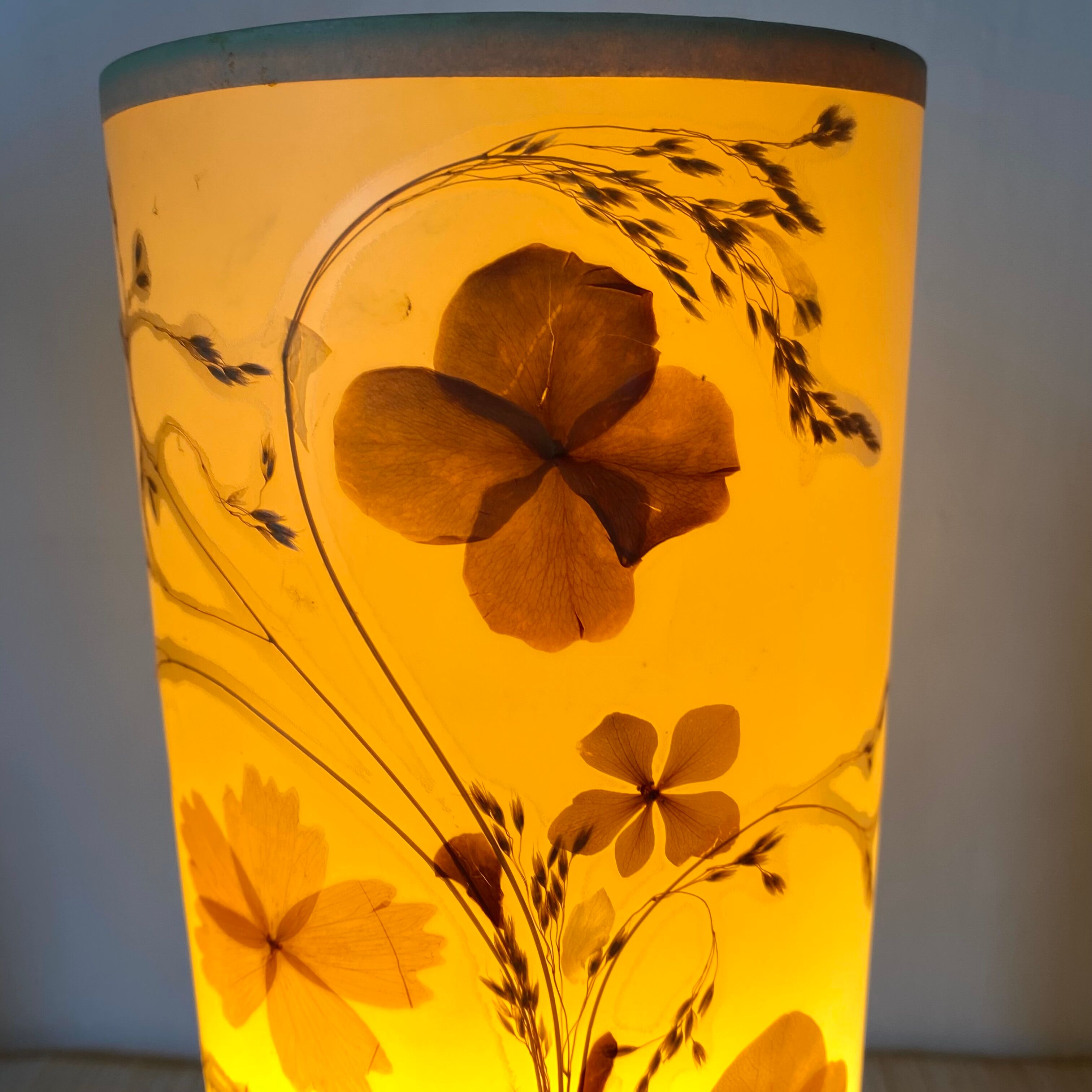 Vintage elm and dried flower lamp