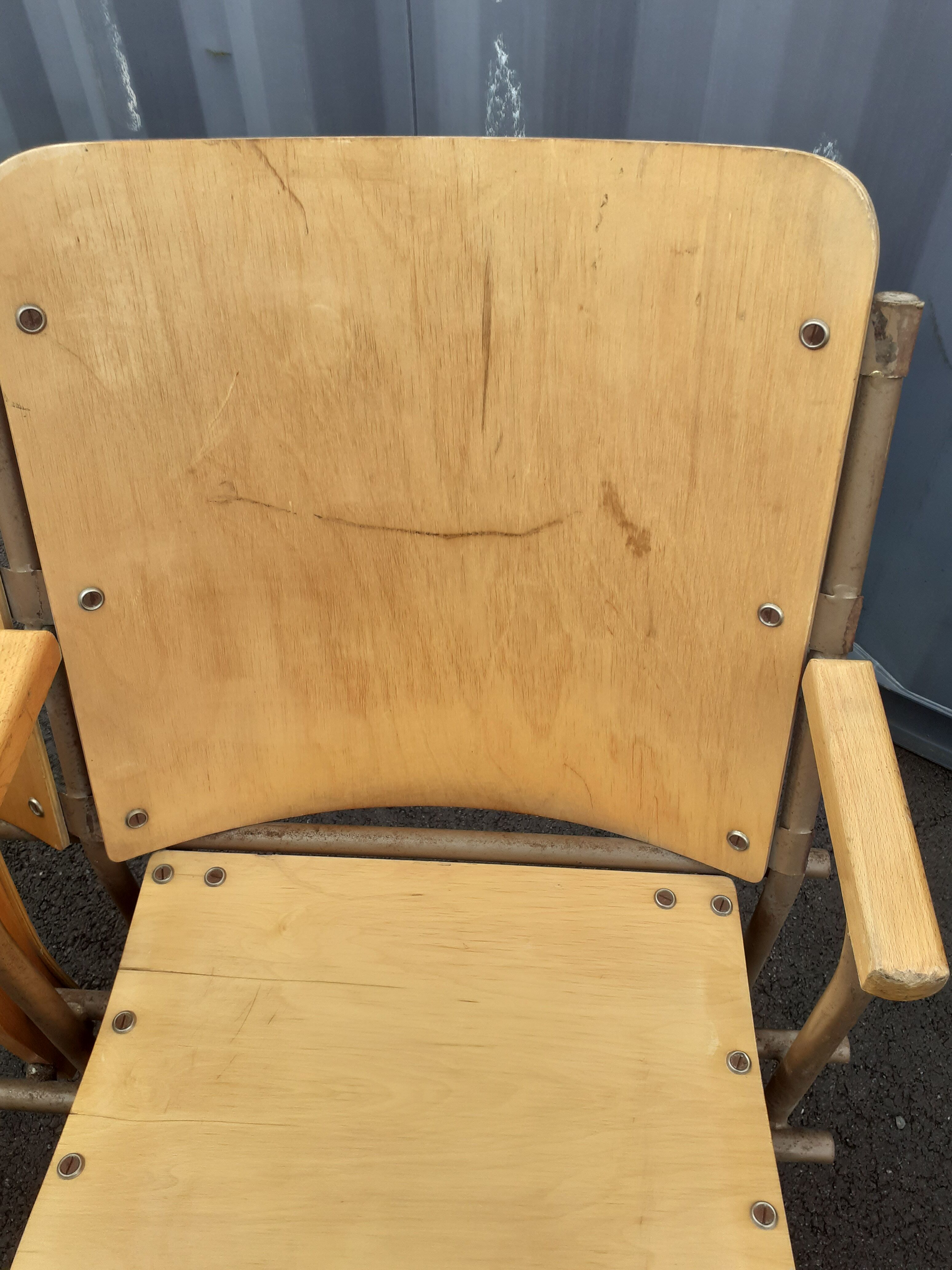 Wheelchair cinema theatre strapontin