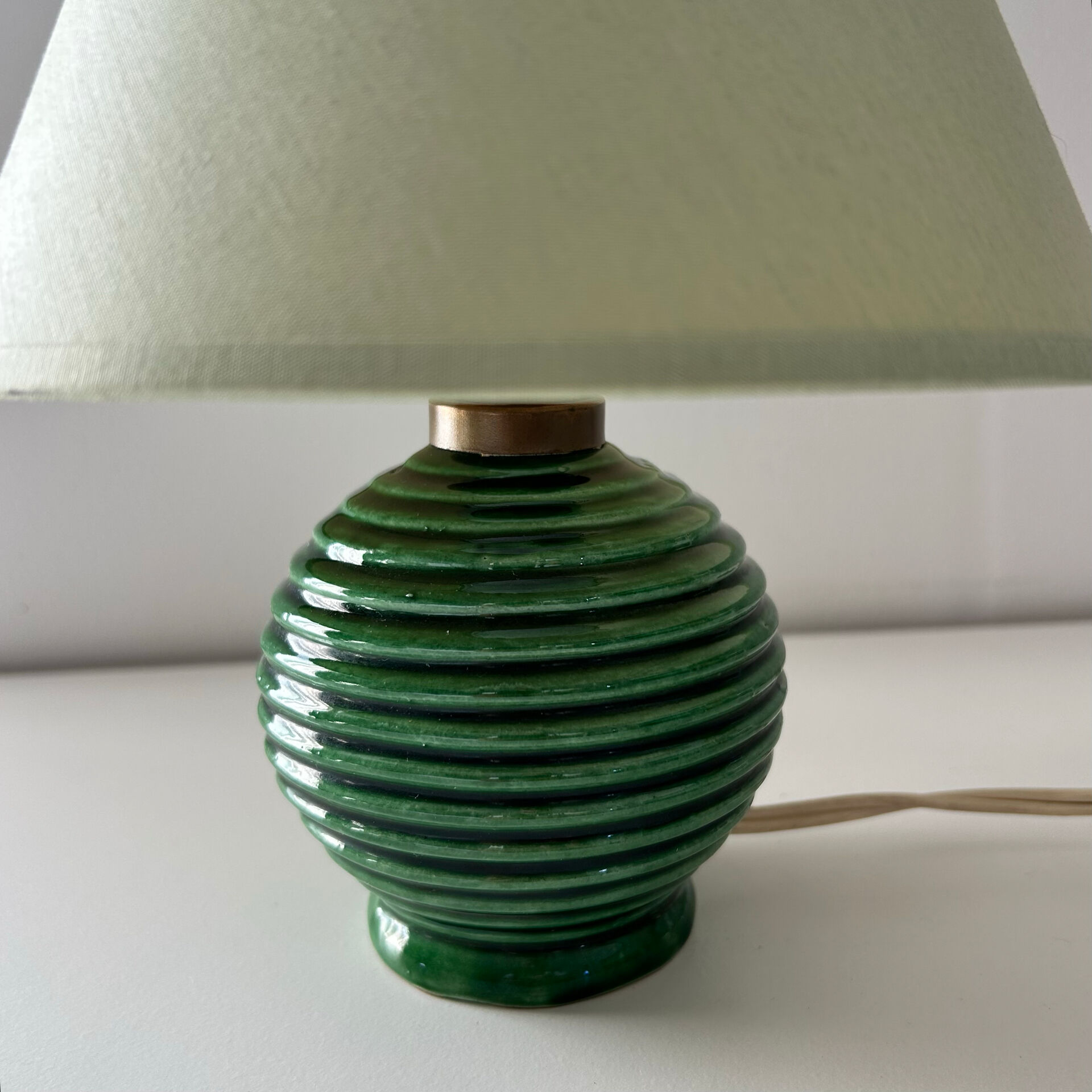 Emerald green ceramic ball lamp