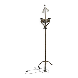Feudal style lamp post candle holder in cast iron from the 19th century