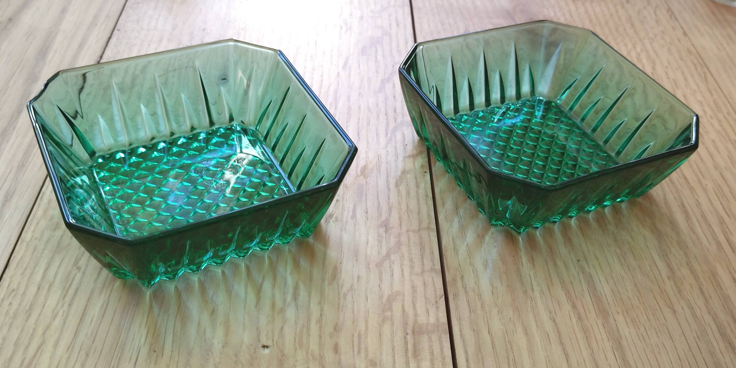 Set of 5 glasses and 2 green ramekins for appetizers.