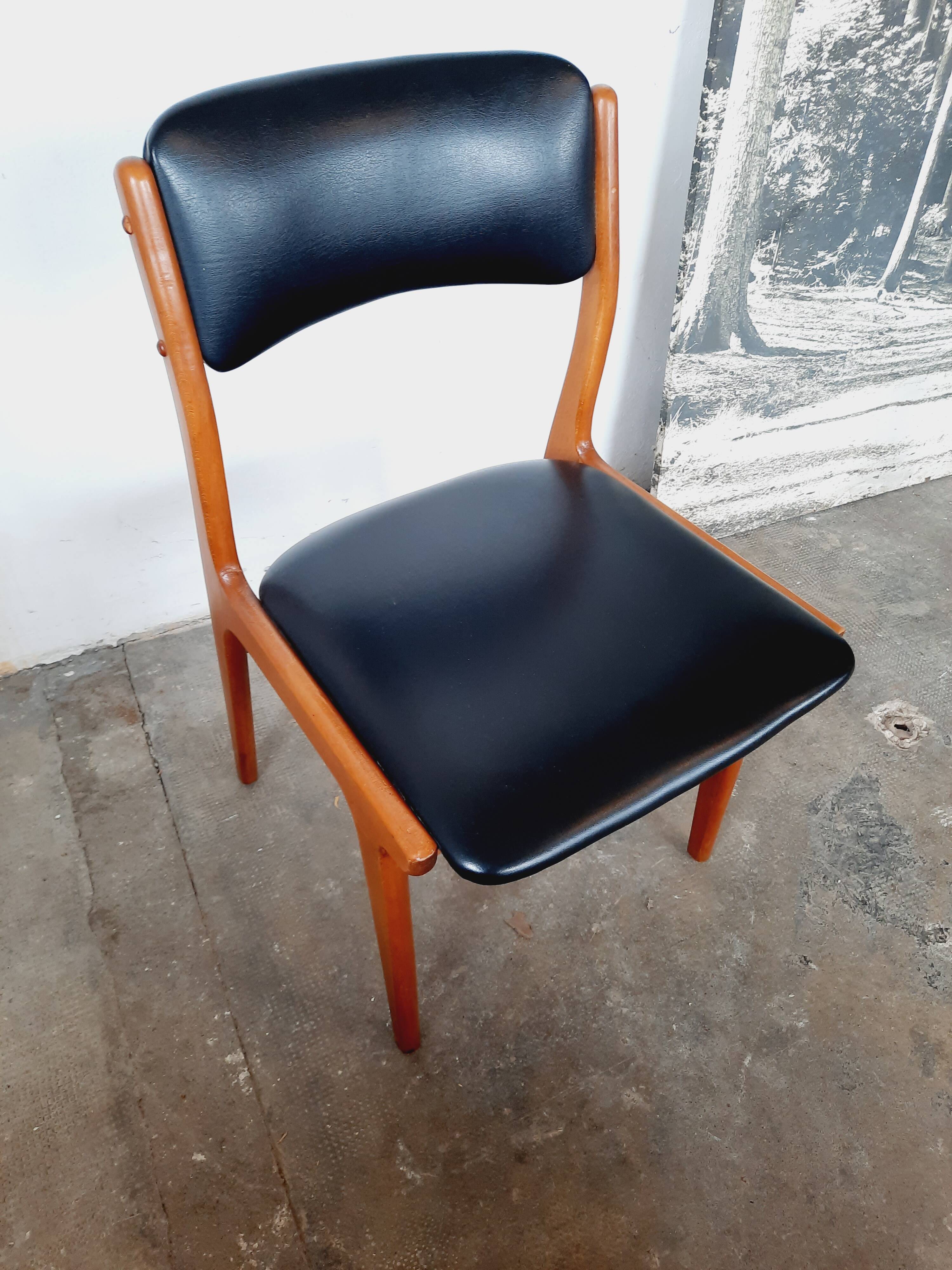 Set de 4 chaises scandinave,  Skaï  année  70