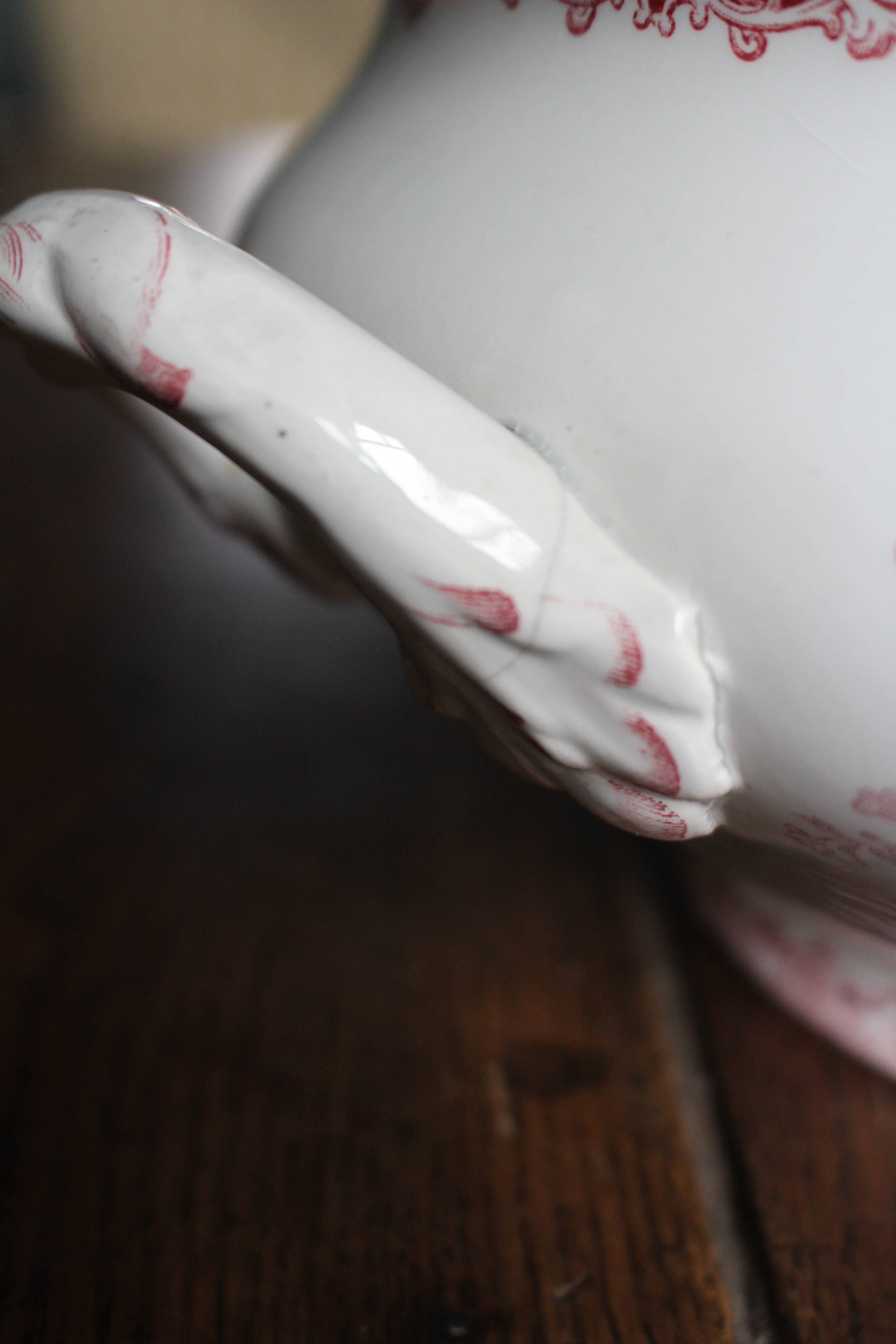 Soupière en terre de fer rose Fontanges Sarreguemines