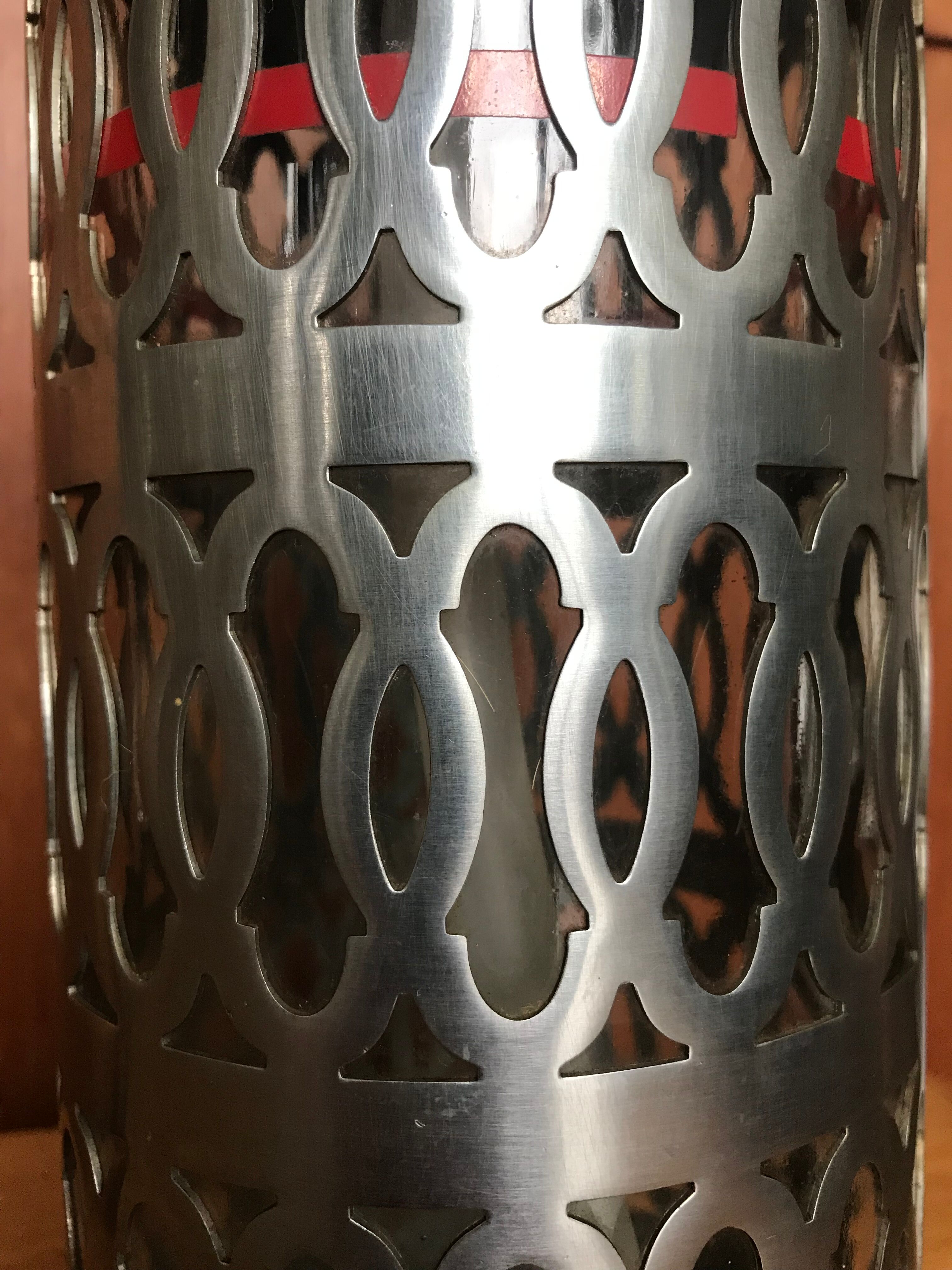 Siphon in glass and metal