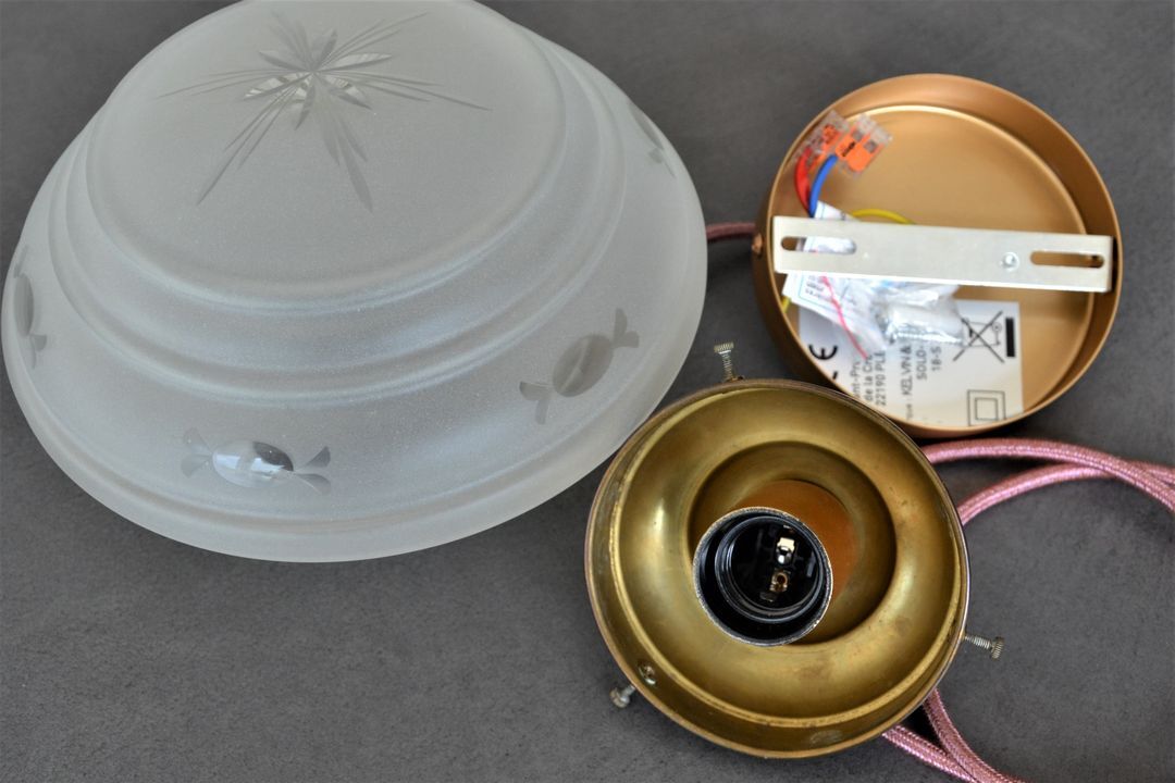 Engraved glass globe pendant lamp