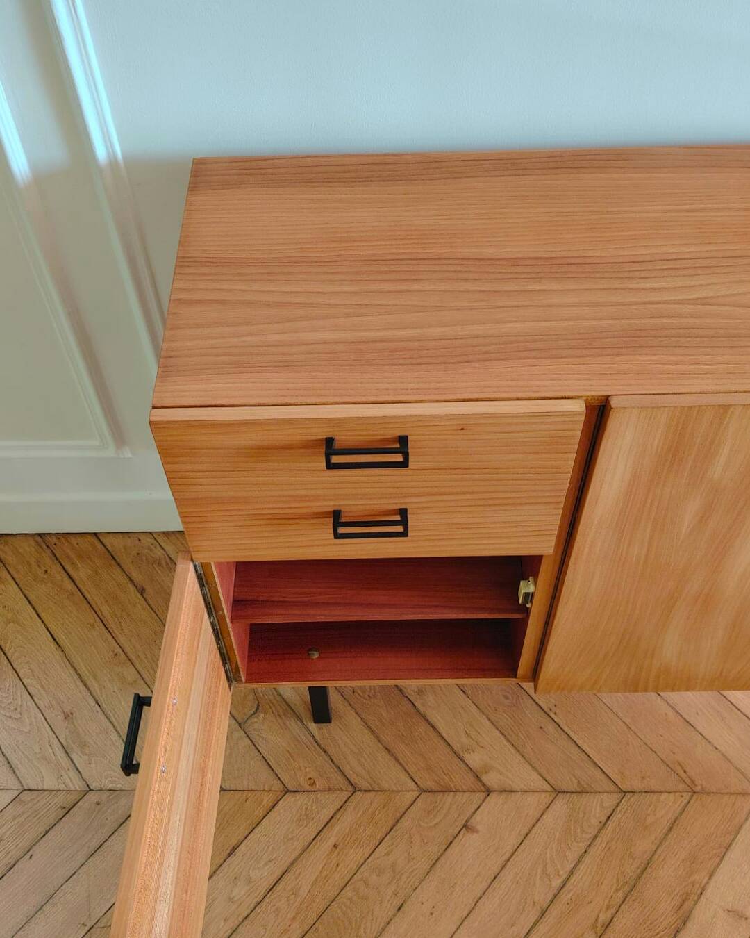 Renovated vintage modernist enfilade, 1950s-60s.