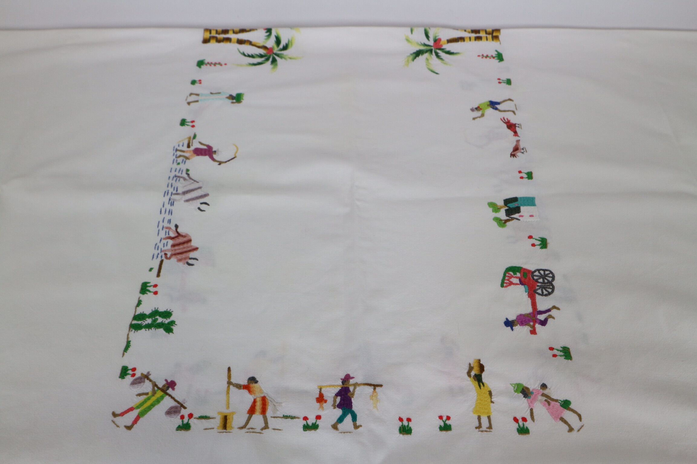 Tavaglia with peasant embroidery