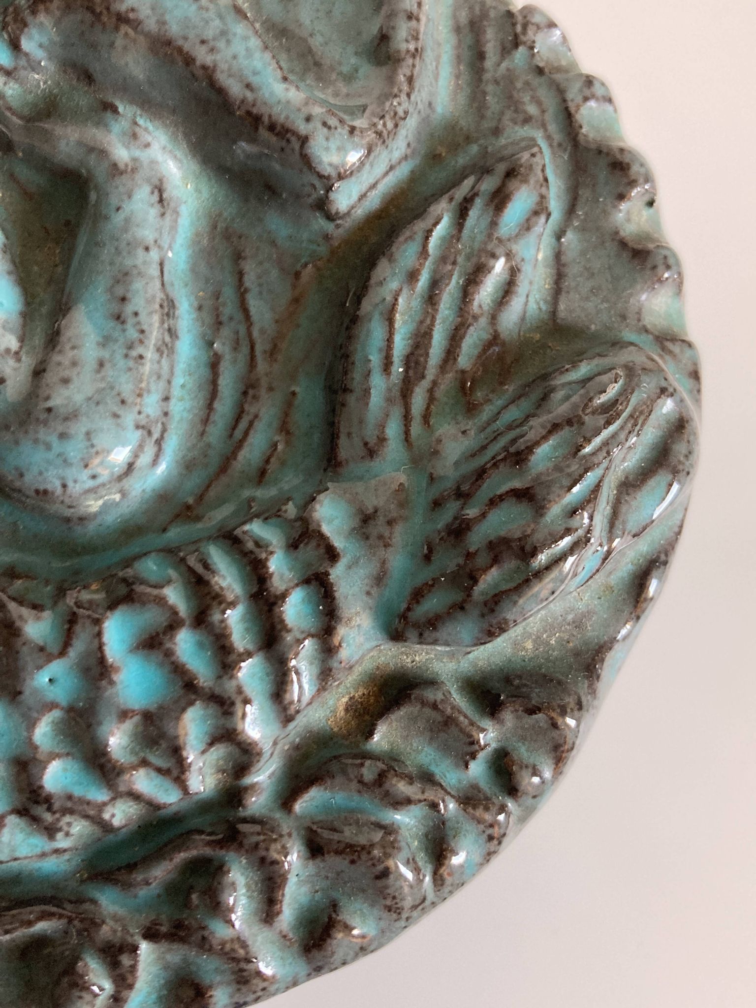 Boîte bonbonnière en céramique (grès) émaillée vert-bleu à décor d'une sirène Mi XXème
