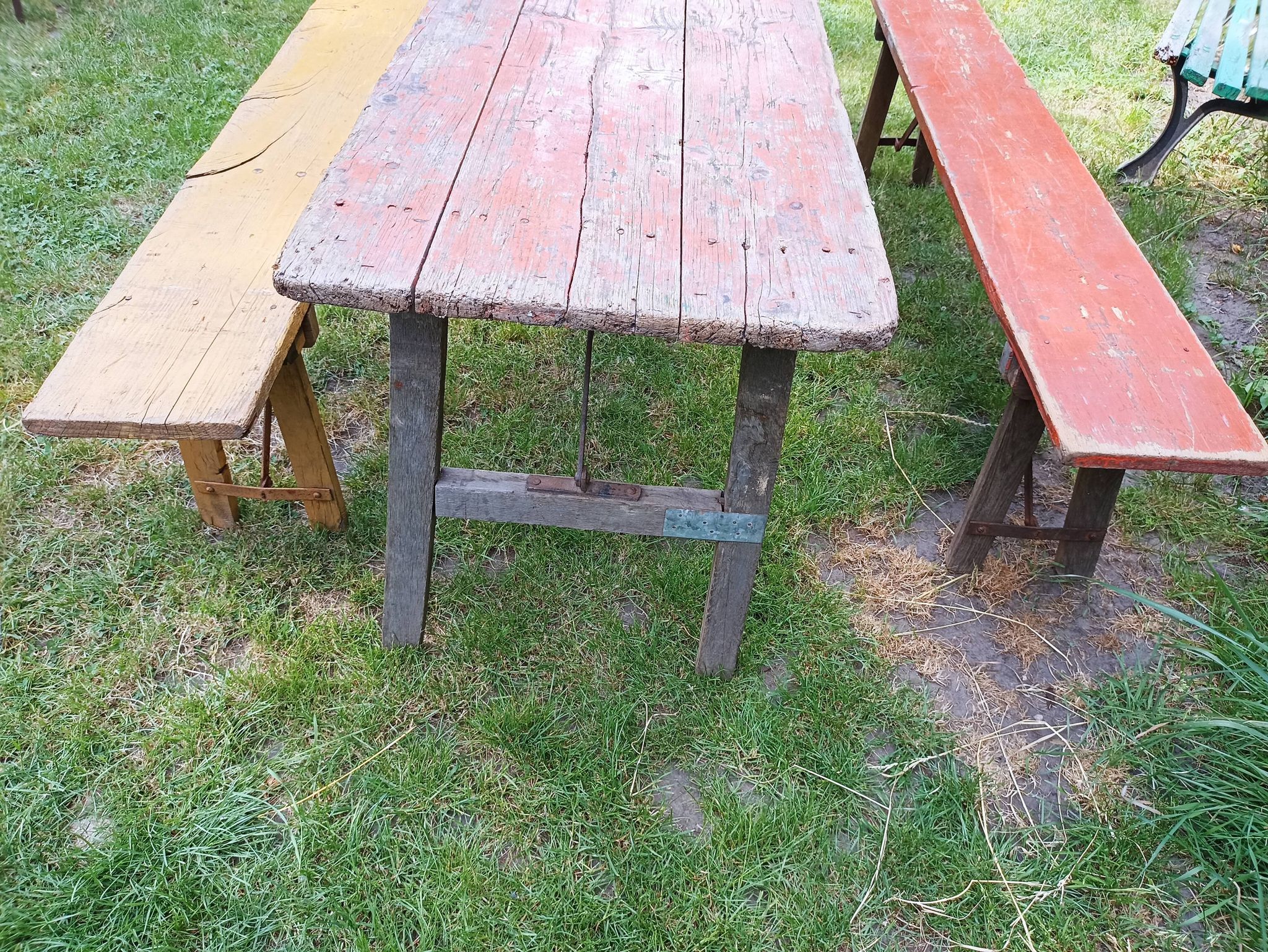 Table + 2 brewery benches - former brewery l.f. haag ingwiller - prey